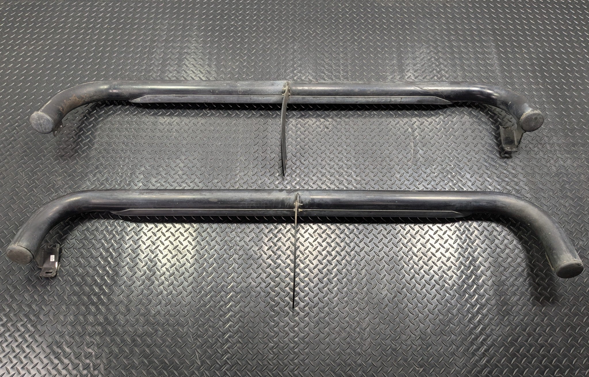05 - 06 OEM TOYOTA TUNDRA LEFT AND RIGHT SIDE RUNNING BOARD STEP PAD ASSEMBLY