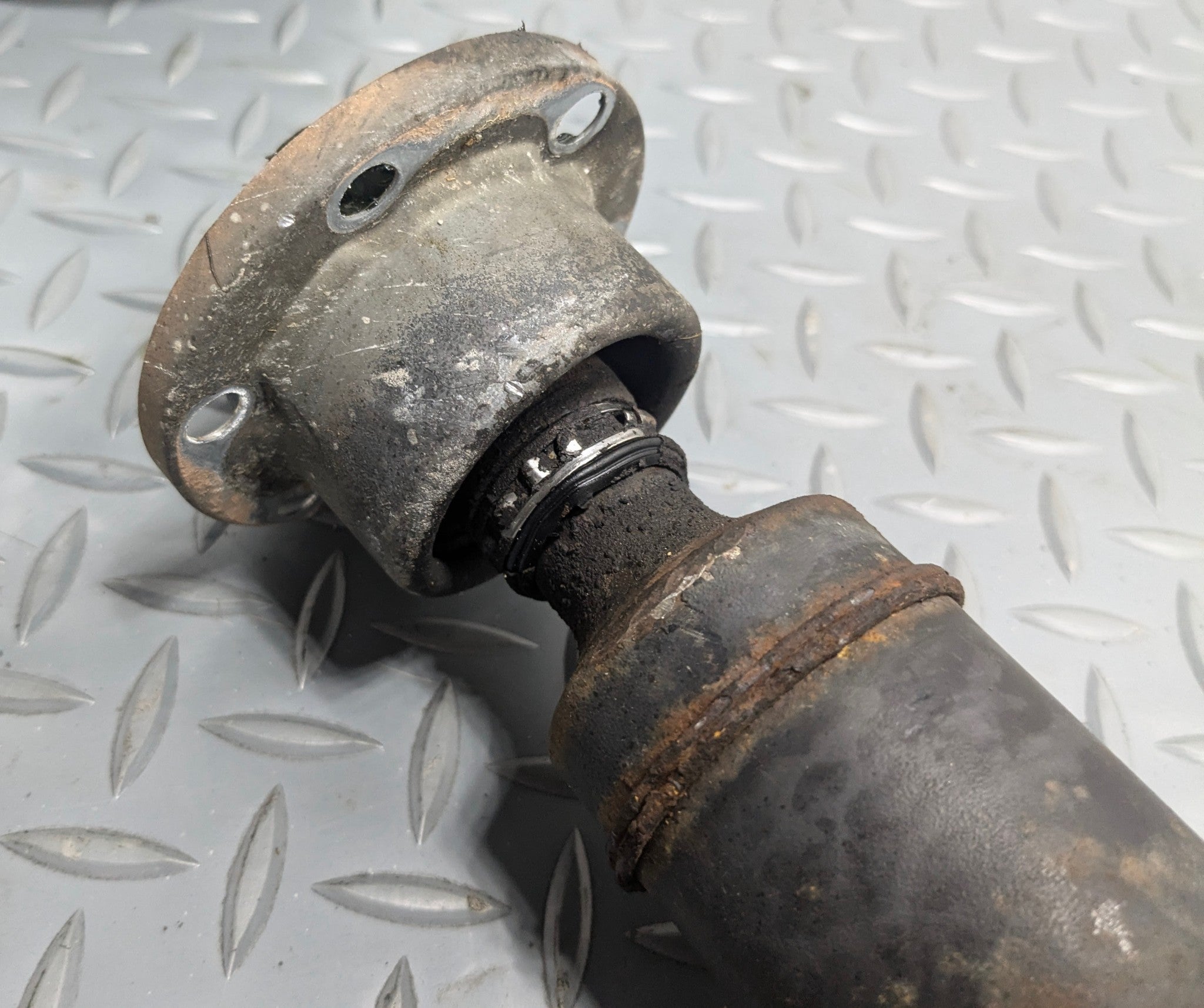 2011 - 2015 OEM FORD EXPLORER REAR DRIVE SHAFT CARDAN PROPELLER ASSEMBLY
