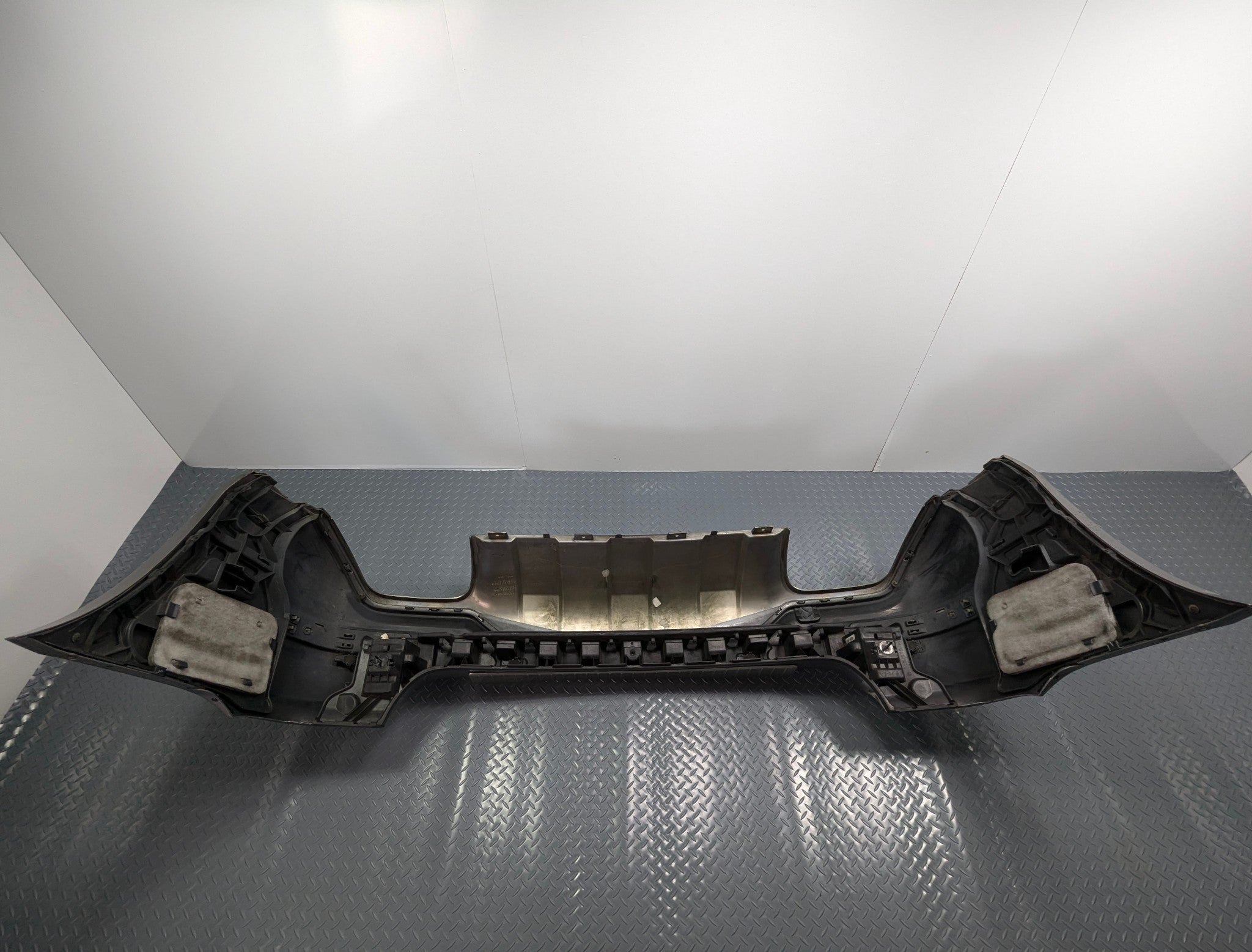 2009 - 2011 OEM MERCEDES-BENZ ML63 REAR LOWER BUMPER COVER PANEL GRAY