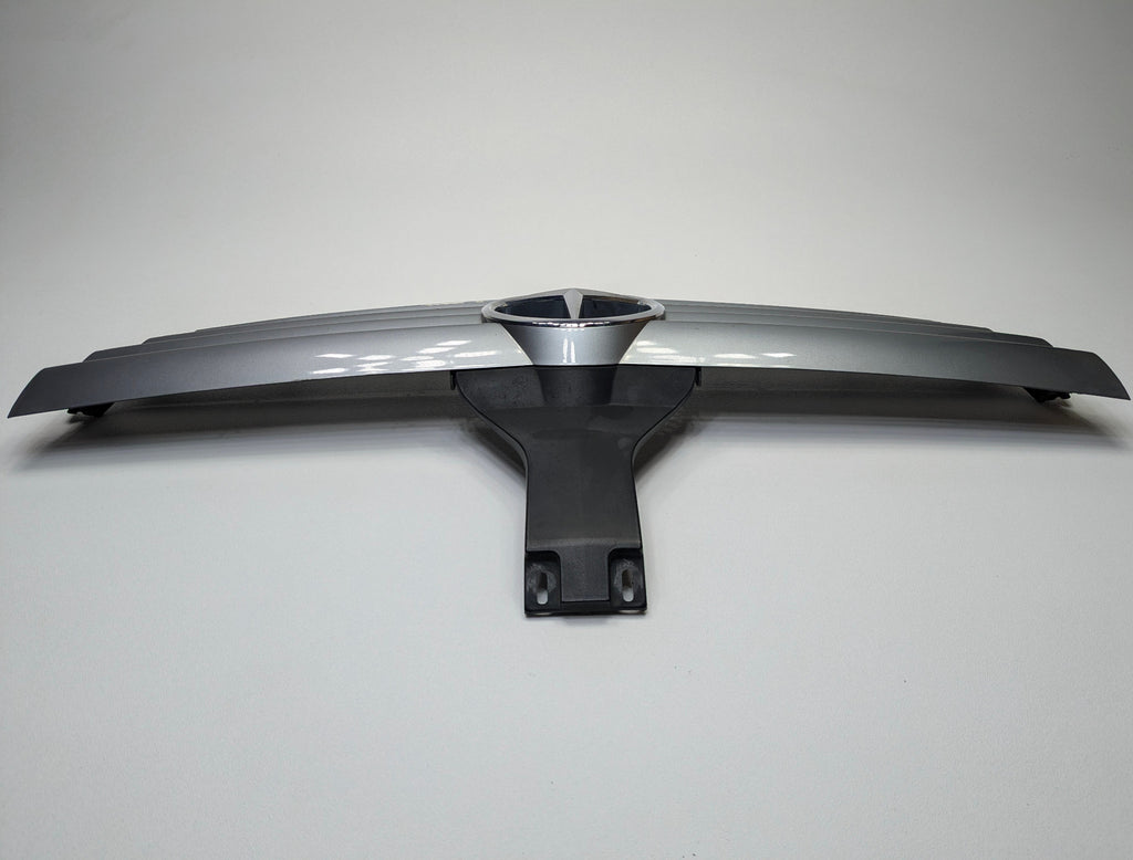 2004 - 2006 OEM MERCEDES-BENZ C230 FRONT UPPER BUMPER GRILLE WITH EMBLEM