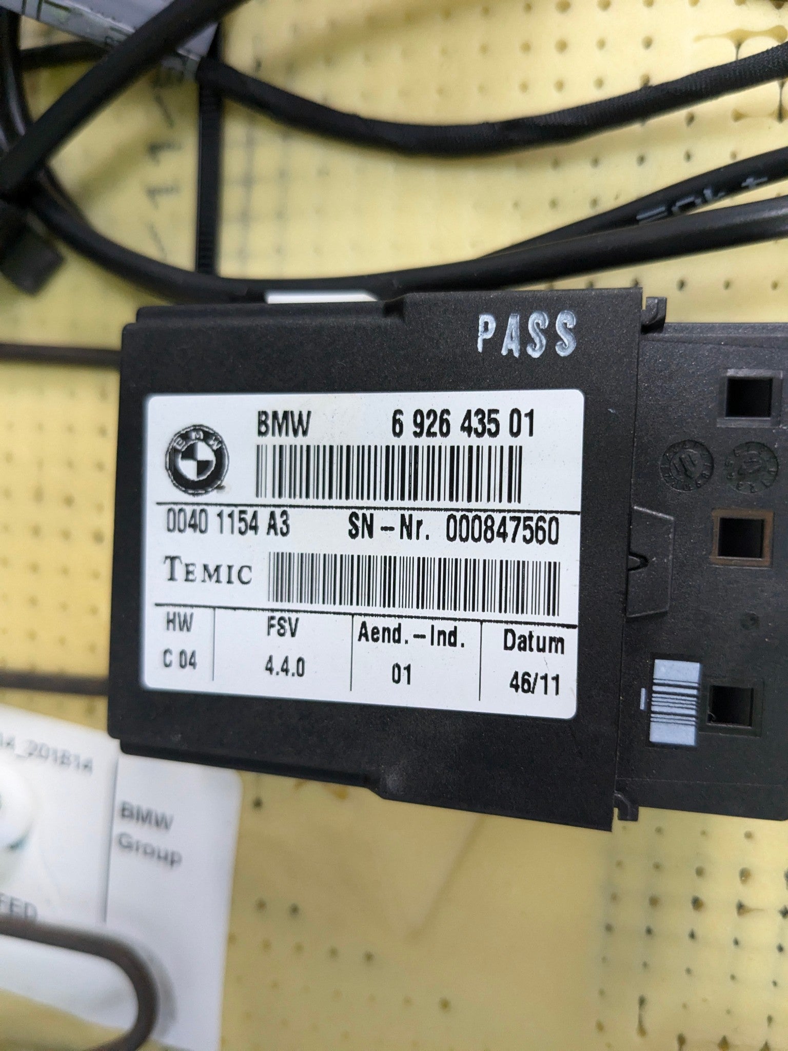 11 - 14 MINI COOPER CLUBMAN OEM SEAT BLACK LEATHER WITH BUCKLE FRONT RIGHT SIDE