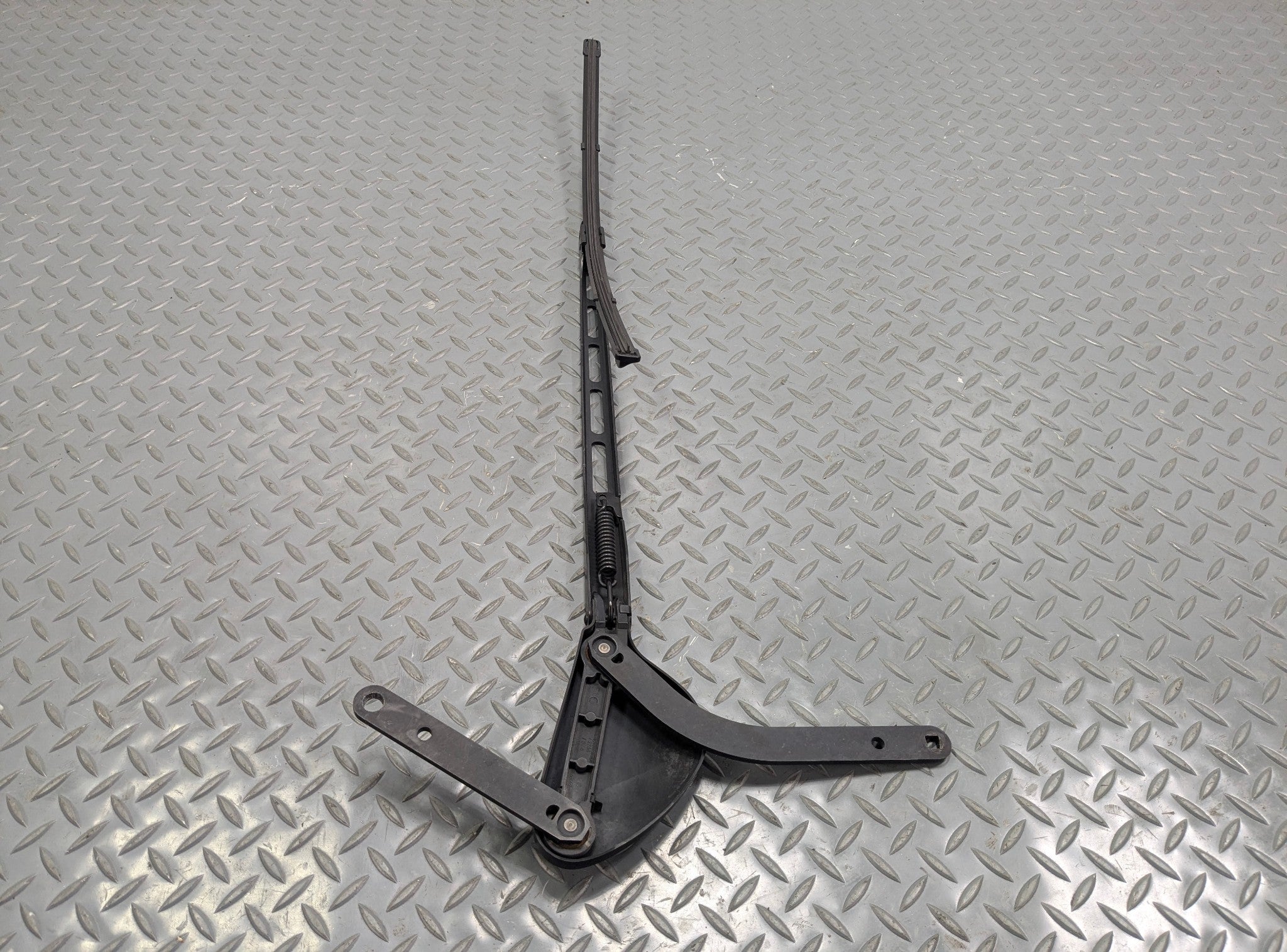 04 - 06 OEM MERCEDES-BENZ C230 FRONT RIGHT SIDE WINDSHIELD WIPER ARM WITH BLADE