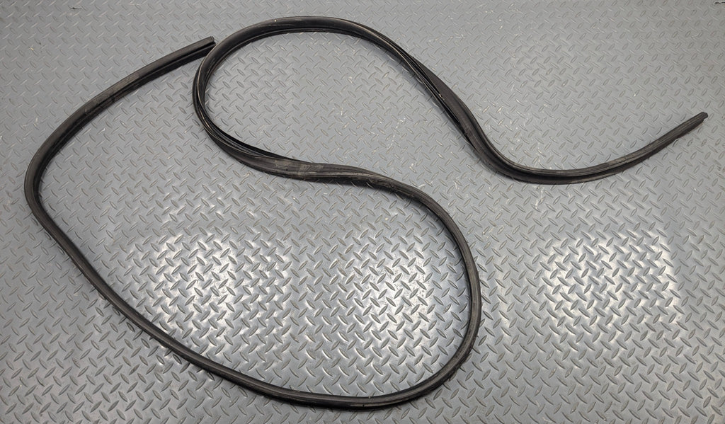 2009 - 2011 OEM MERCEDES-BENZ ML63 REAR TAILGATE TRUNK LID WEATHERSTRIP RUBBER