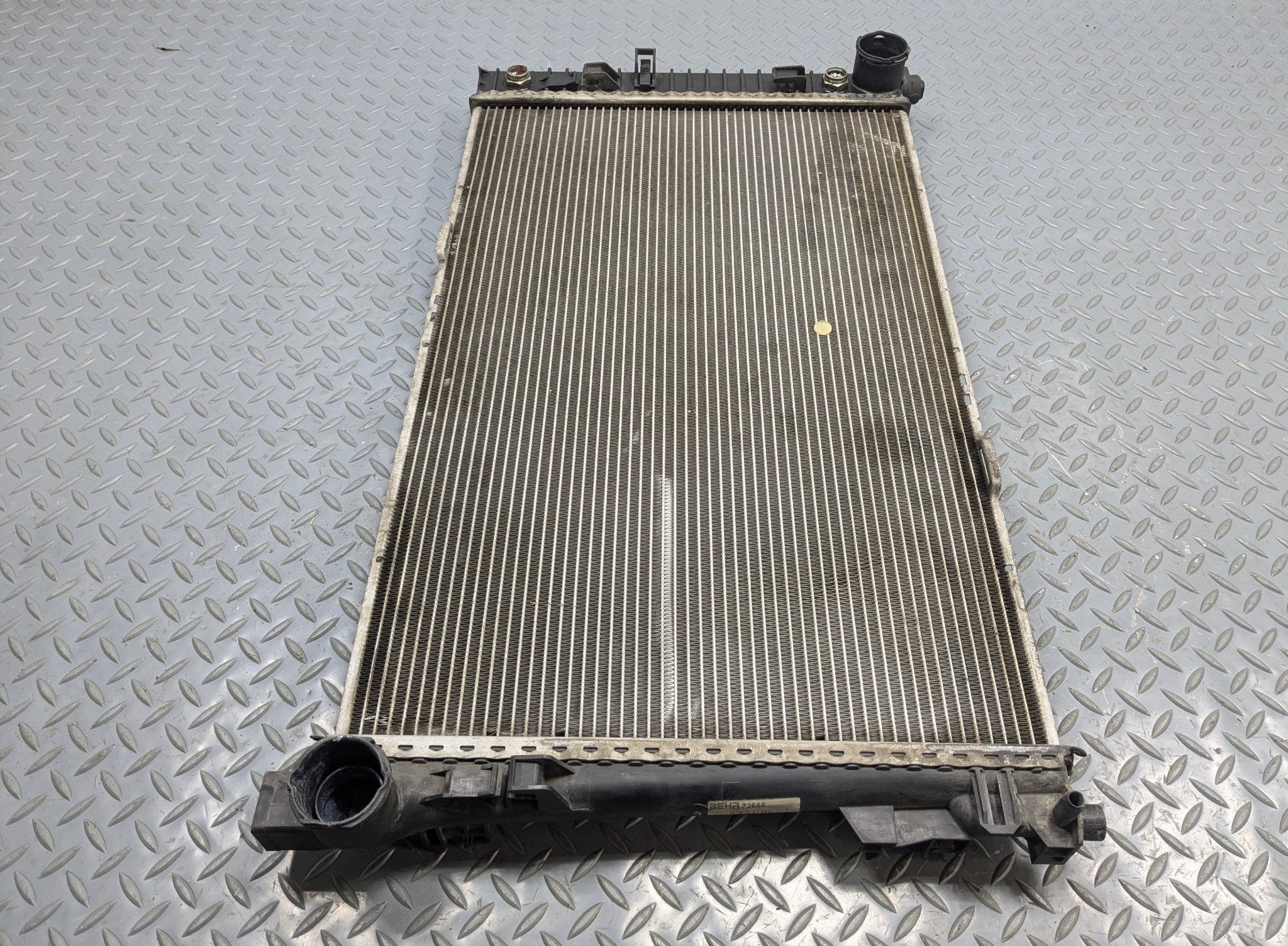 04 - 06 OEM MERCEDES-BENZ C230 ENGINE COOLING RADIATOR AUTOMATIC TRANSMISSION