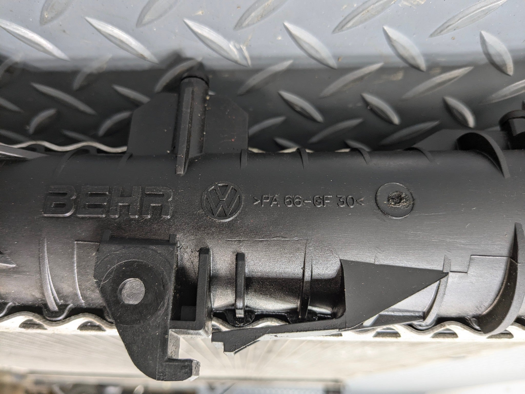 2004 - 2006 OEM PORSCHE CAYENNE V6 ENGINE MOTOR COOLANT COOLING RADIATOR