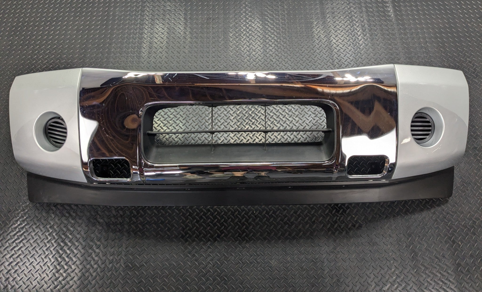 2005 - 2007 OEM NISSAN ARMADA FRONT BUMPER COVER ASSEMBLY