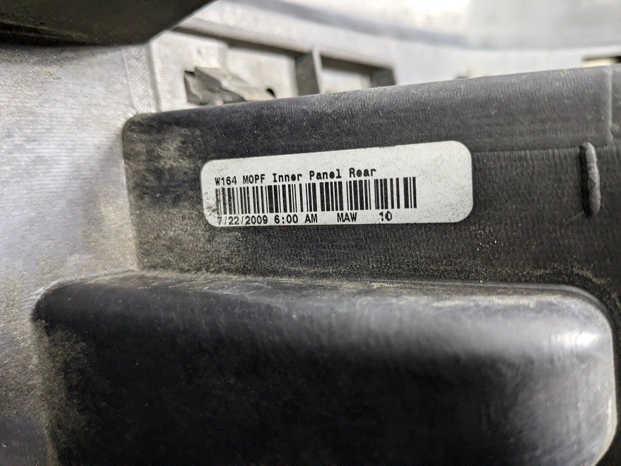 2009 - 2011 OEM MERCEDES-BENZ ML63 REAR LOWER BUMPER COVER PANEL GRAY