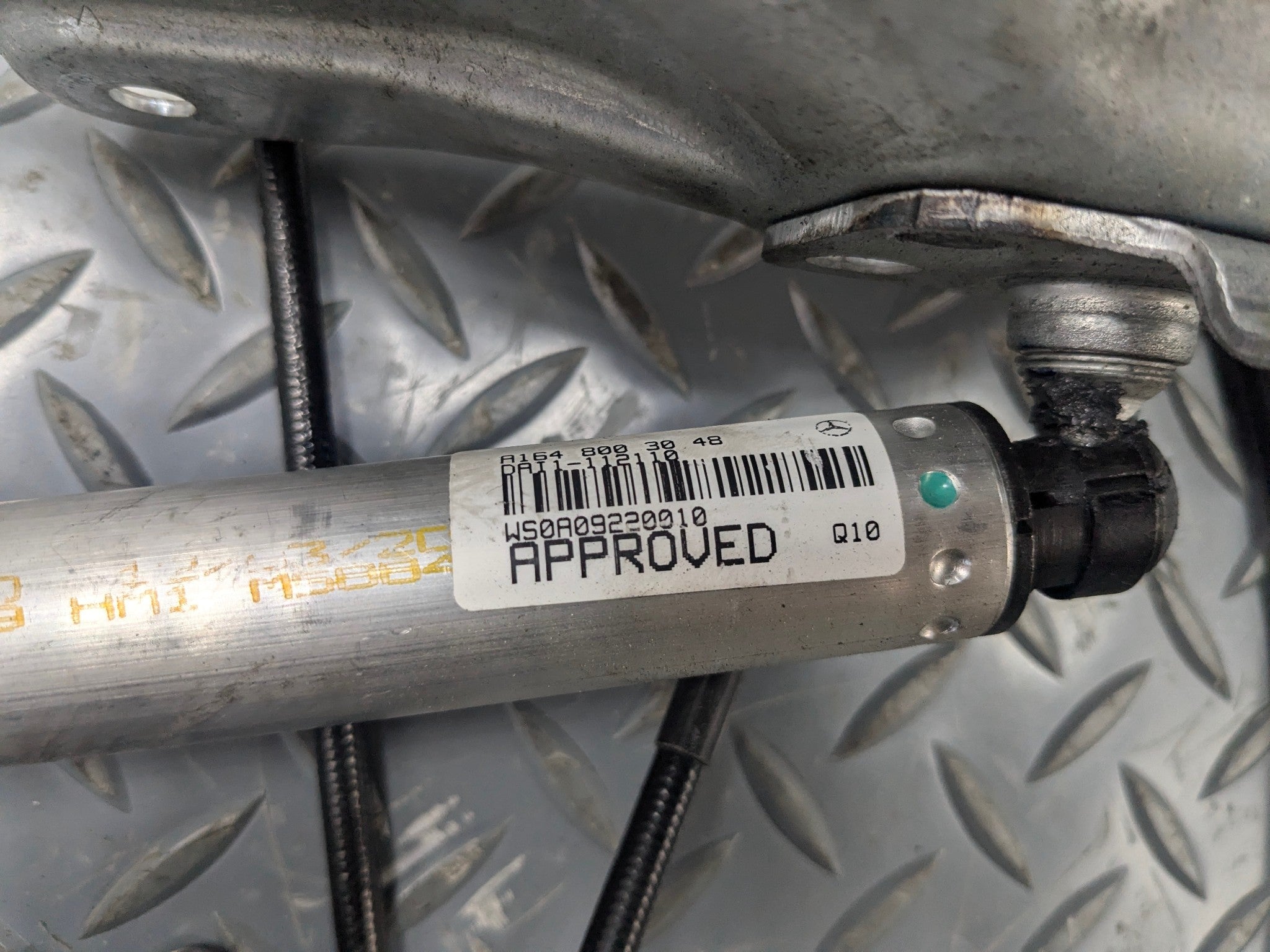 09 - 11 OEM MERCEDES-BENZ ML63 TRUNK LID TAILGATE HYDRAULIC PUMP MOTOR CYLINDER