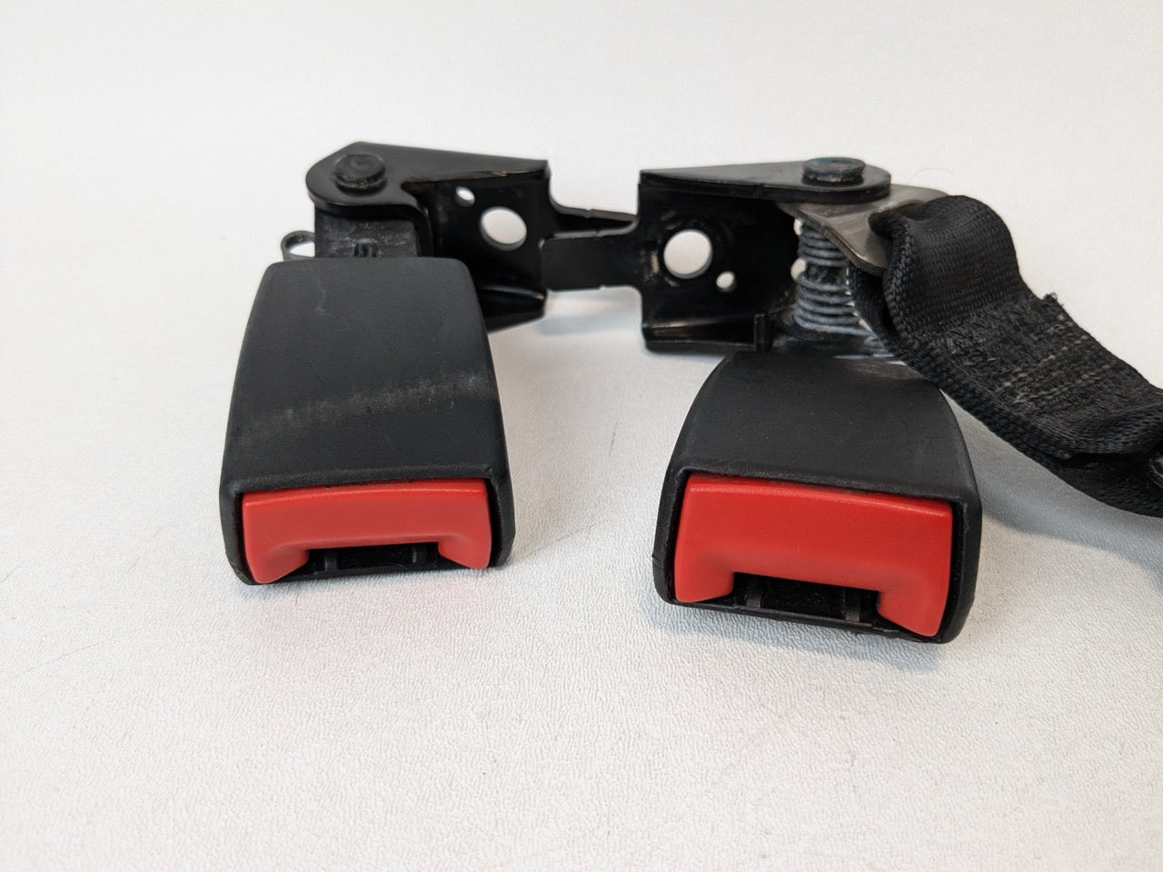 01 - 06 BMW X5 OEM REAR SECOND ROW LEFT RIGHT AND CENTER SEAT BELT BUCKLE SET