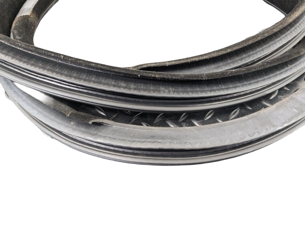 13 - 17 LAND ROVER RANGE ROVER OEM REAR RIGHT SIDE DOOR SEAL WEATHERSTRIP RUBBER