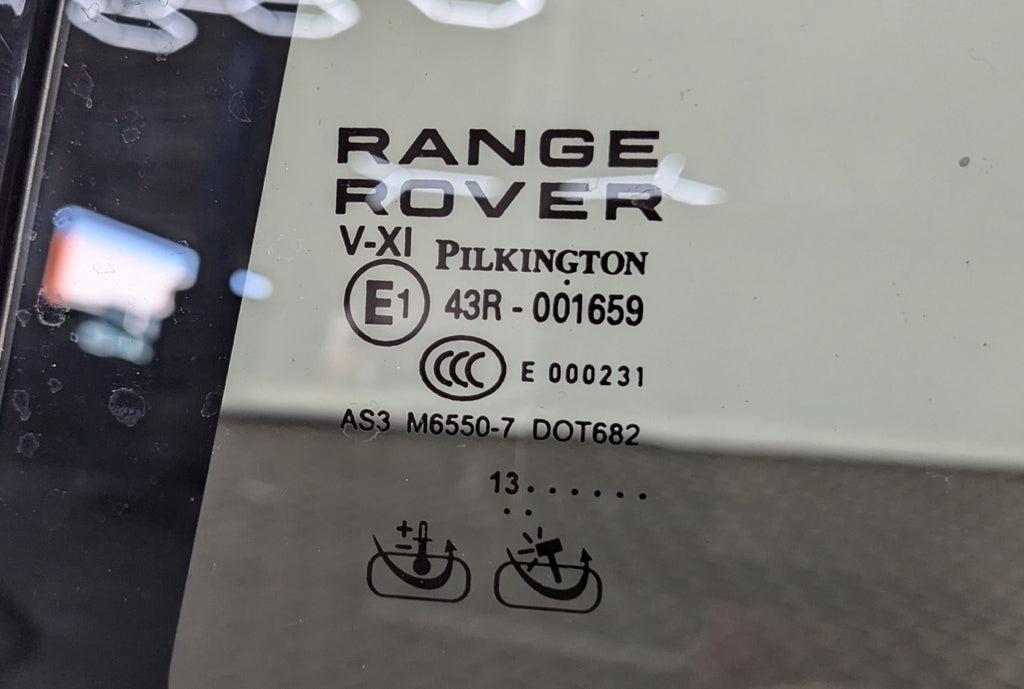 2013 - 2017 LAND ROVER RANGE ROVER OEM REAR LEFT SIDE DOOR VENT WINDOW GLASS