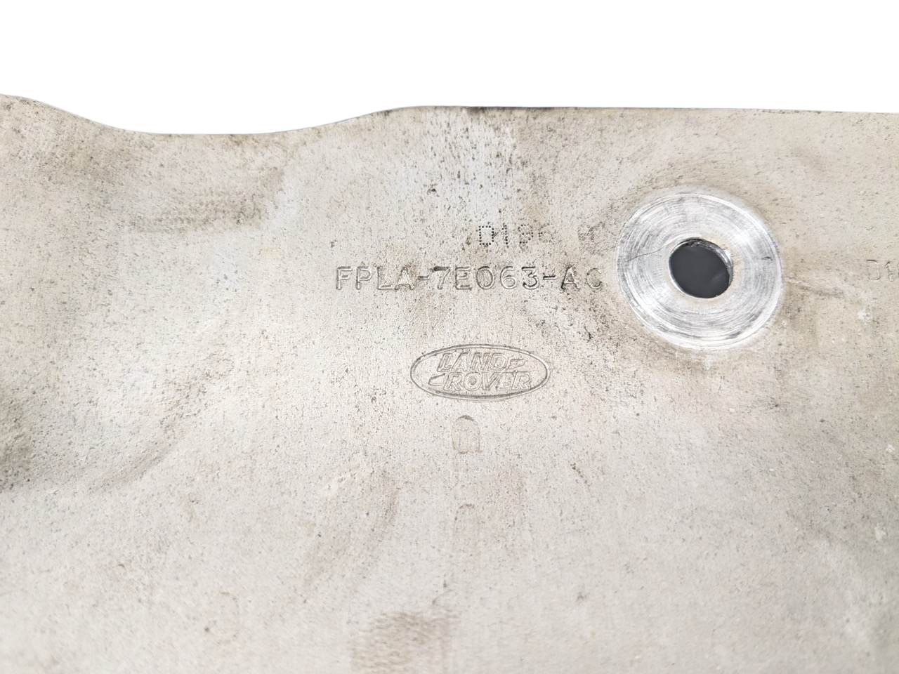 2013 - 2017 LAND ROVER RANGE ROVER OEM UNDERBODY TRANSMISSION SPLASH SHIELD
