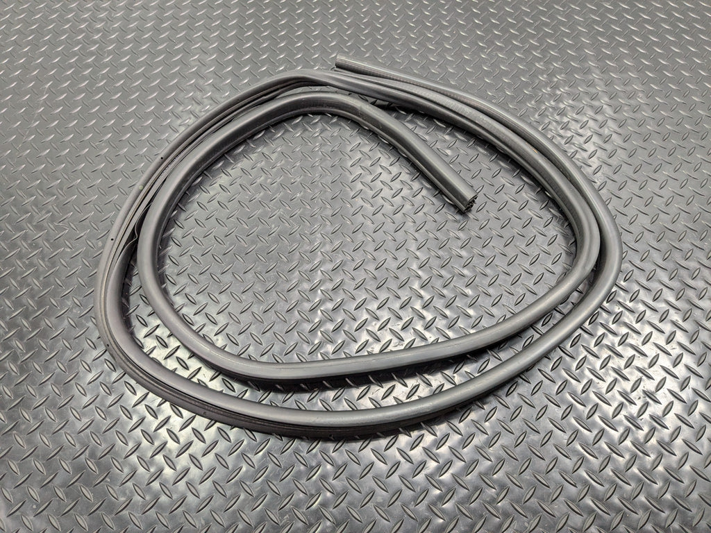 02 - 09 OEM CHEVROLET TRAILBLAZER FRONT RIGHT SIDE DOOR SEAL WEATHERSTRIP RUBBER