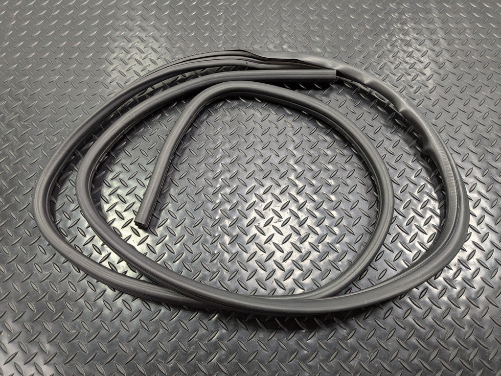 02 - 09 OEM CHEVROLET TRAILBLAZER FRONT RIGHT SIDE DOOR SEAL WEATHERSTRIP RUBBER