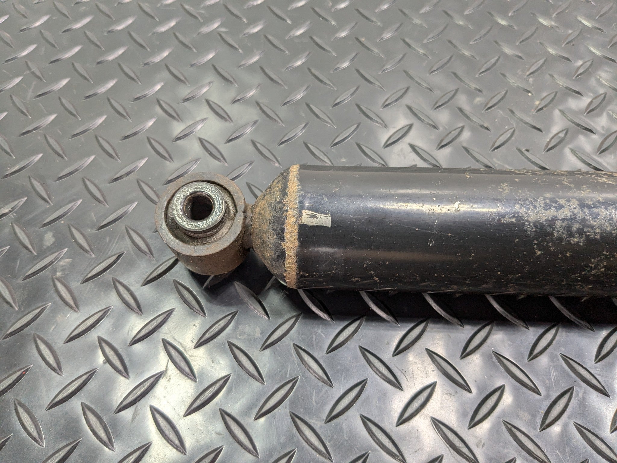 02 - 09 OEM CHEVROLET TRAILBLAZER REAR RIGHT PASSENGER SIDE SHOCK STRUT ABSORBER