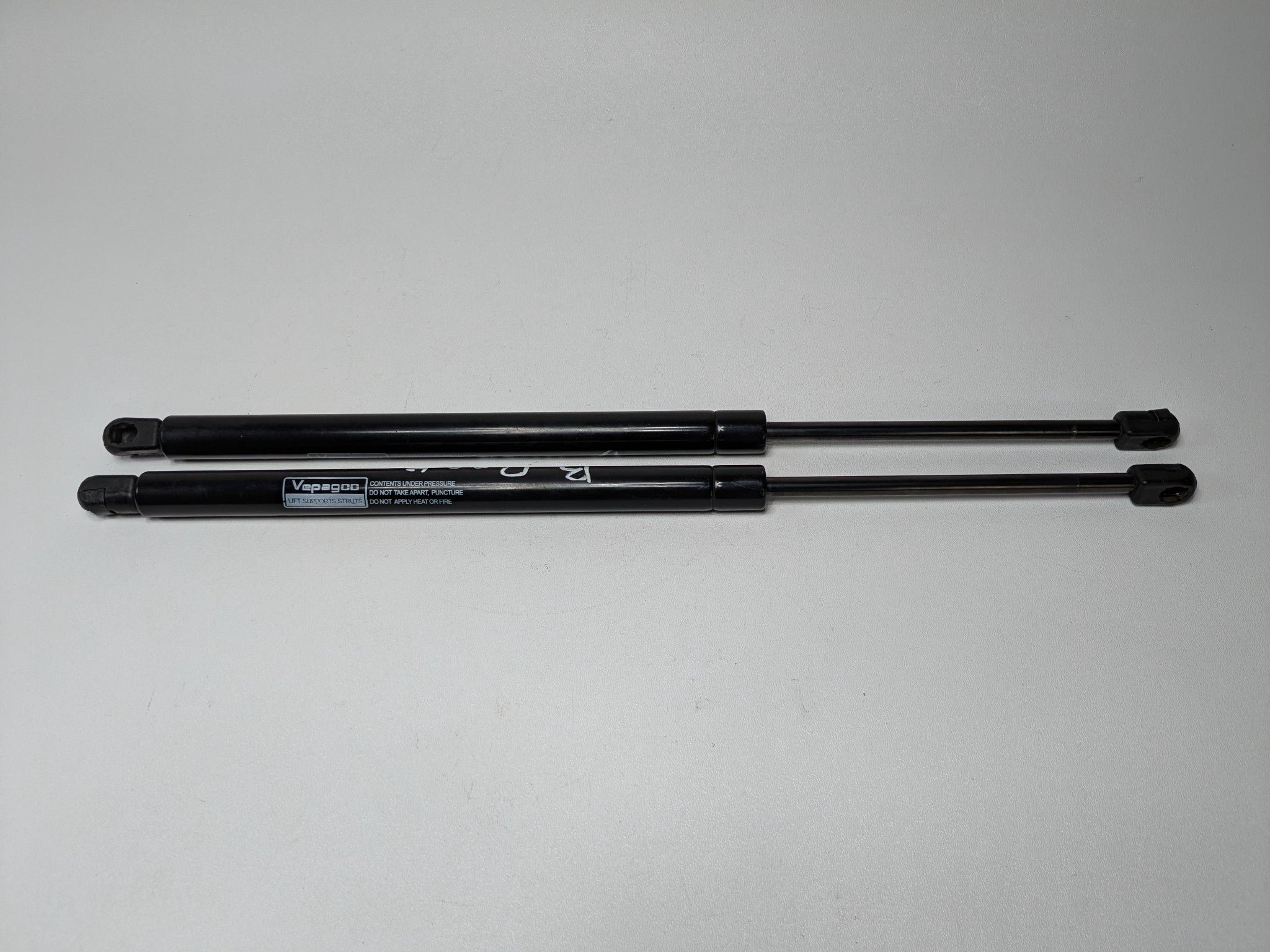 02 - 09 OEM CHEVROLET TRAILBLAZER FRONT LEFT AND RIGHT SHOCK STRUT SHOCKS SET