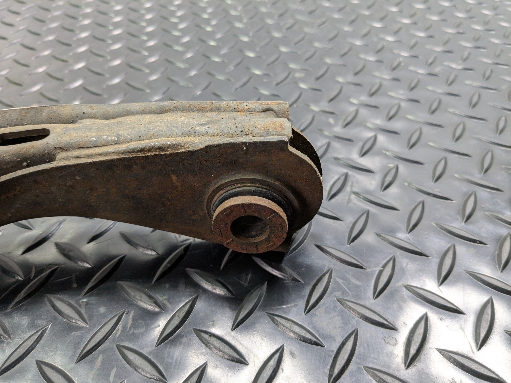 02 - 09 OEM CHEVROLET TRAILBLAZER FRONT RIGHT PASSENGER SIDE UPPER CONTROL ARM