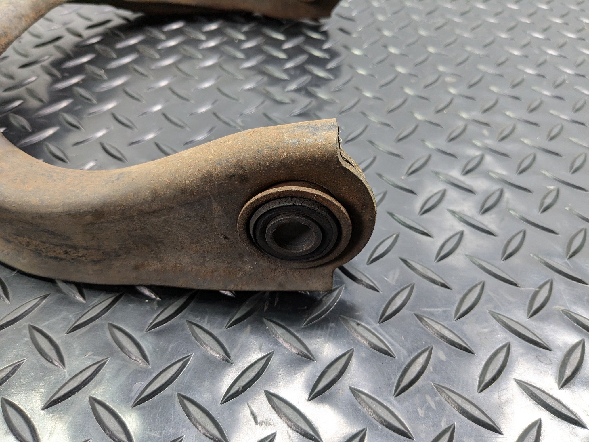 02 - 09 OEM CHEVROLET TRAILBLAZER FRONT RIGHT PASSENGER SIDE UPPER CONTROL ARM