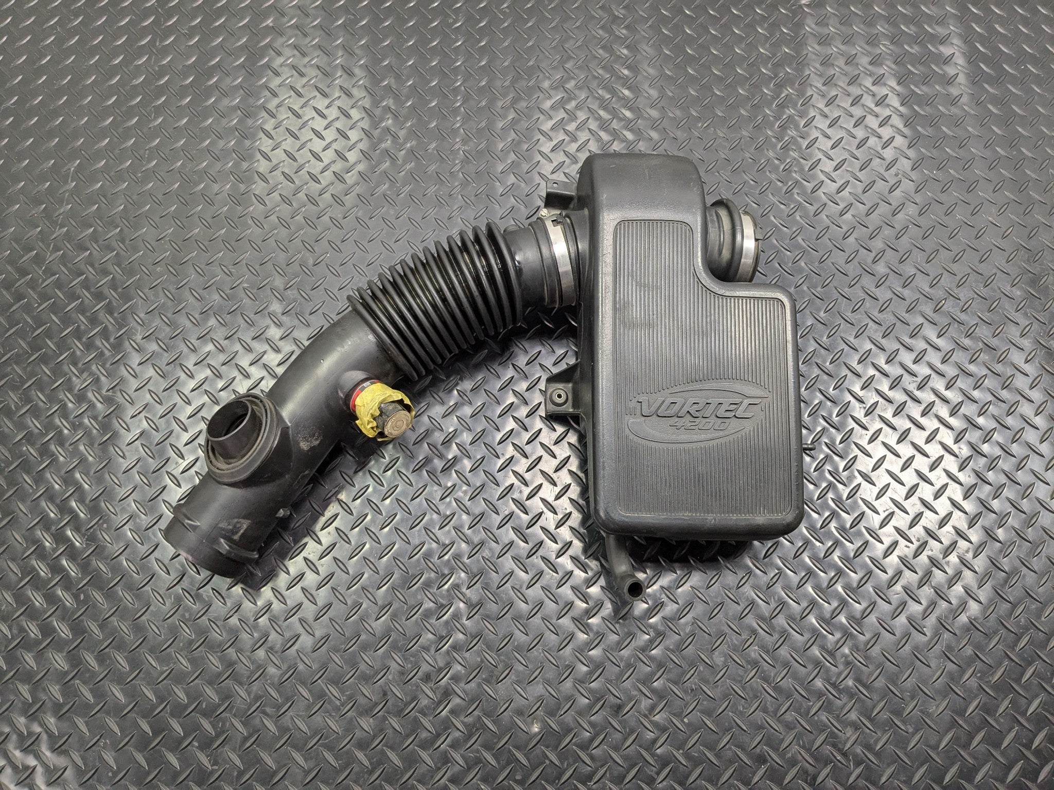 02 - 09 OEM CHEVROLET TRAILBLAZER AIR FILTER CLEANER INTAKE RESONATOR WITH HOSE