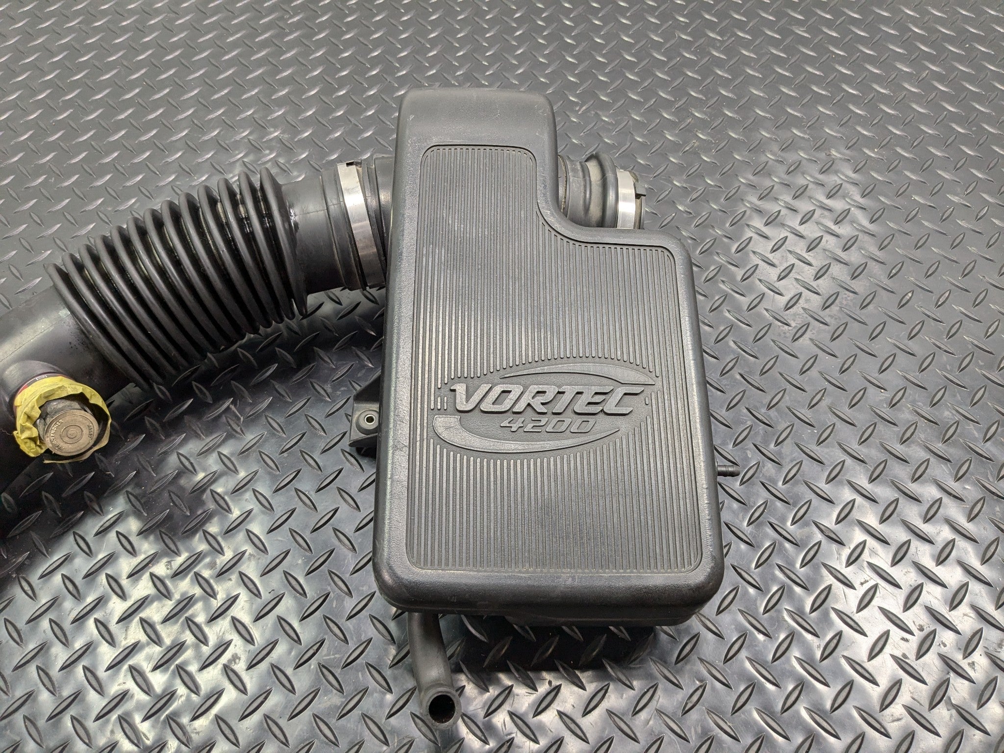 02 - 09 OEM CHEVROLET TRAILBLAZER AIR FILTER CLEANER INTAKE RESONATOR WITH HOSE