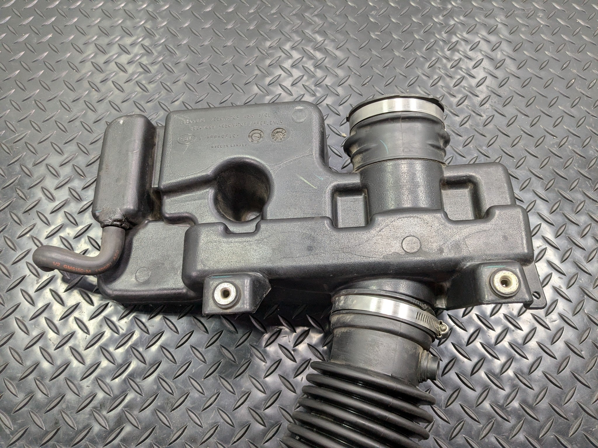 02 - 09 OEM CHEVROLET TRAILBLAZER AIR FILTER CLEANER INTAKE RESONATOR WITH HOSE