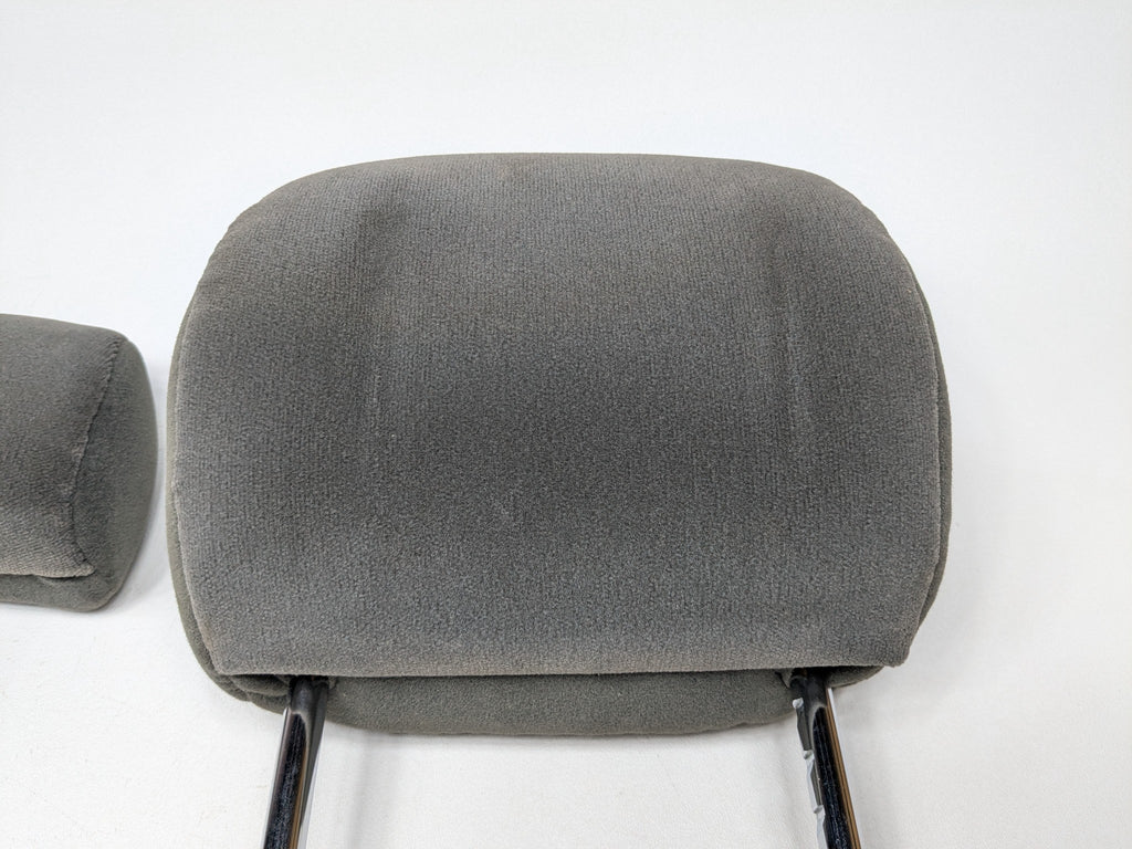 05 - 06 OEM TOYOTA TUNDRA  FRONT RIGHT AND CENTER PASSENGER SIDE HEADREST SET