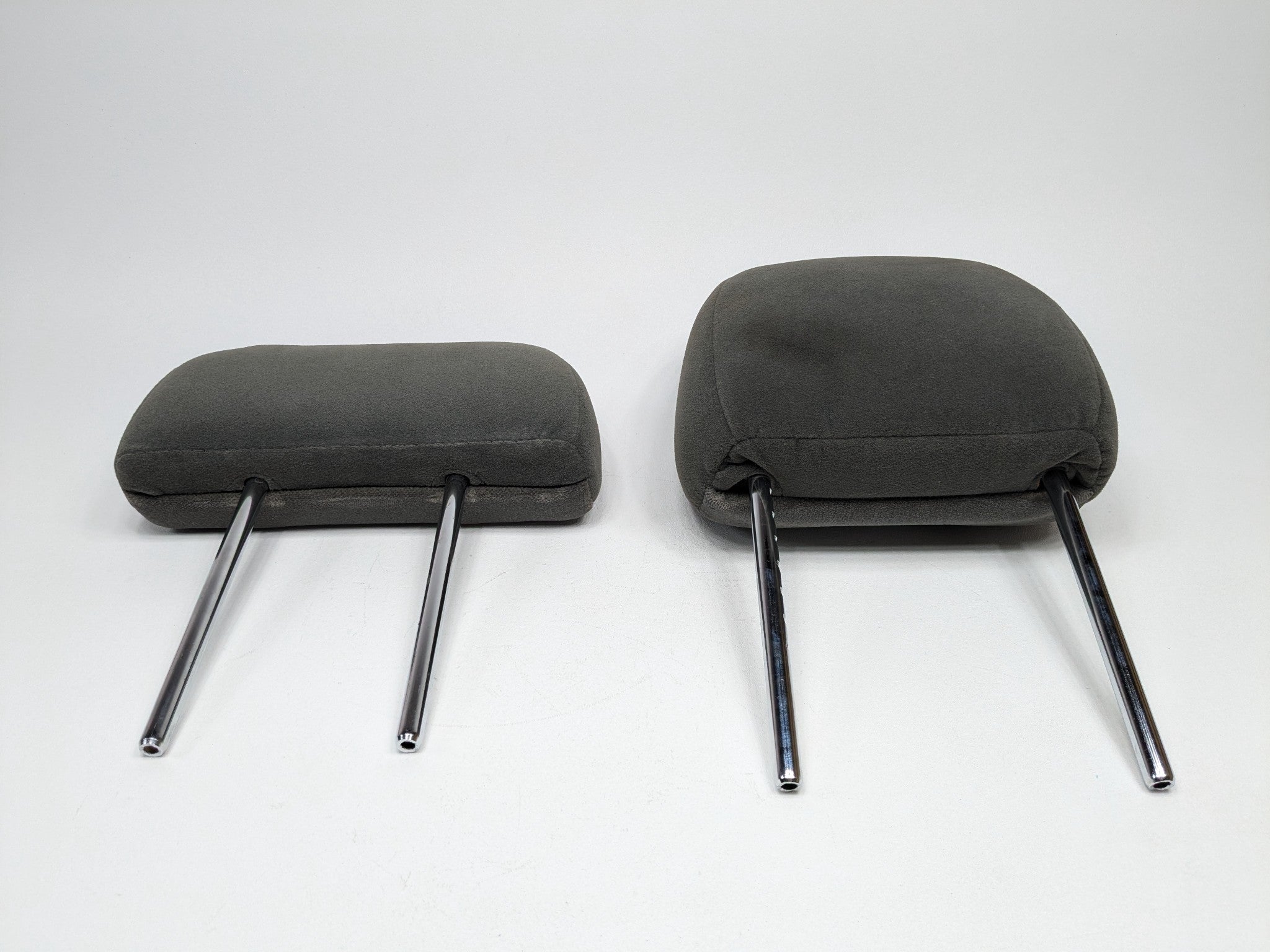 05 - 06 OEM TOYOTA TUNDRA  FRONT RIGHT AND CENTER PASSENGER SIDE HEADREST SET