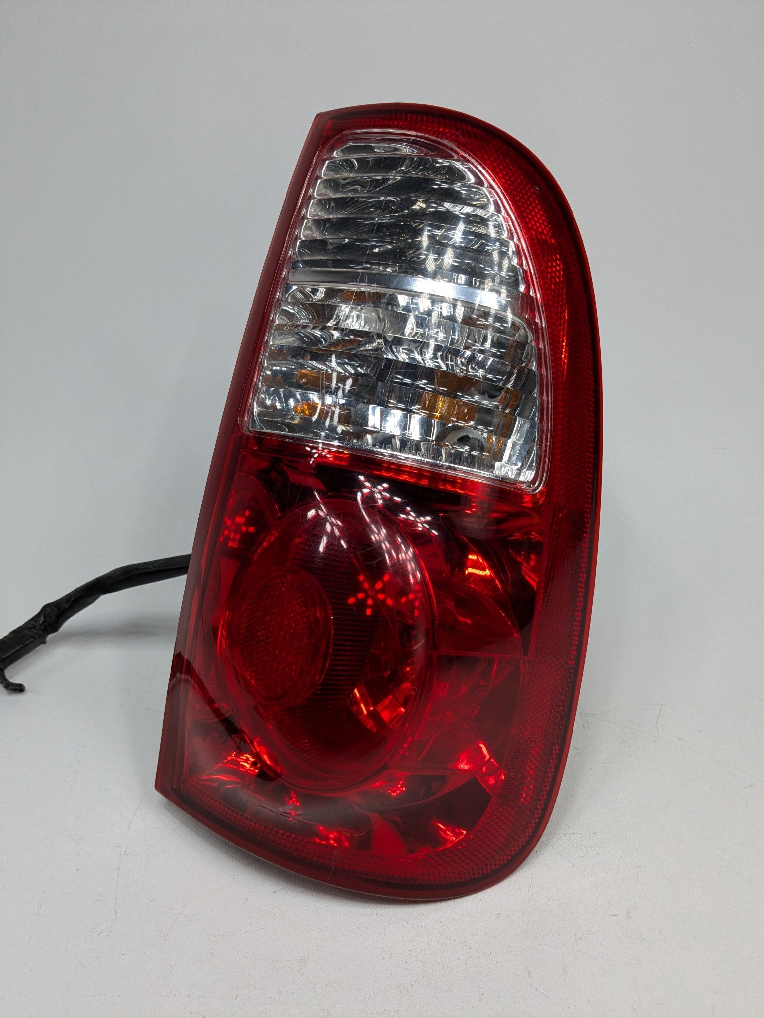 05 - 06 OEM TOYOTA TUNDRA RIGHT PASSENGER SIDE DOUBLE CAB TAIL LIGHT ASSEMBLY
