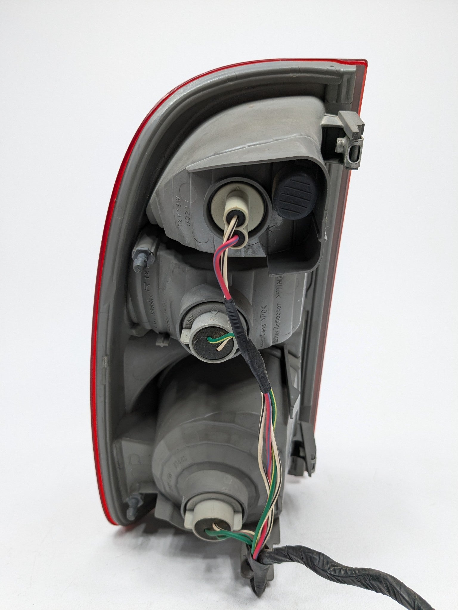 05 - 06 OEM TOYOTA TUNDRA RIGHT PASSENGER SIDE DOUBLE CAB TAIL LIGHT ASSEMBLY
