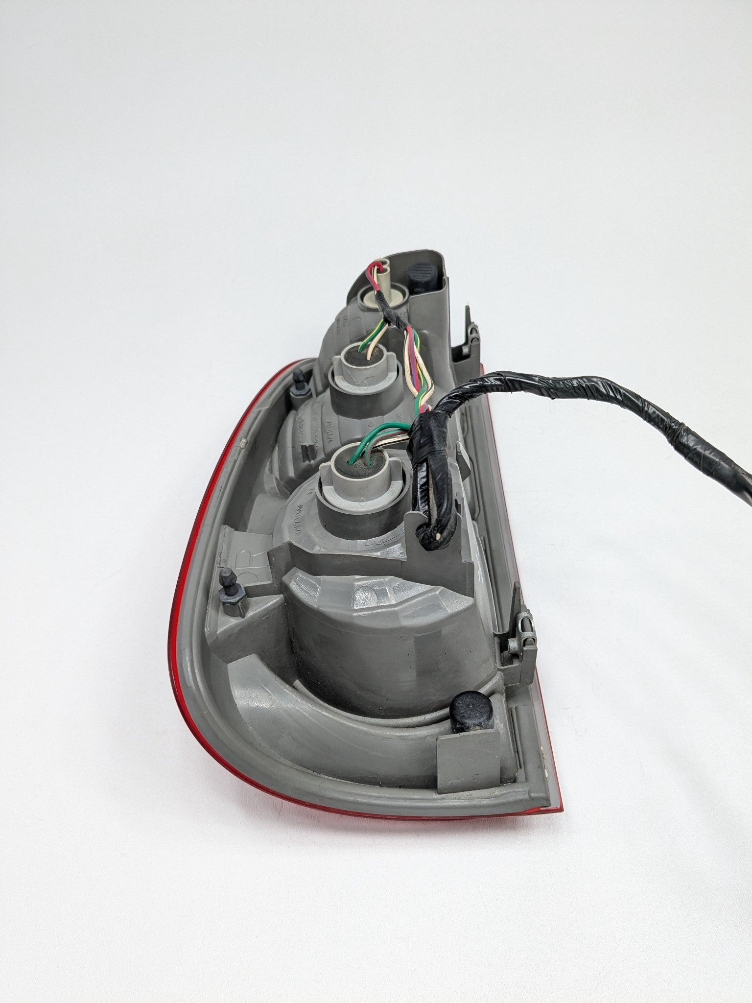 05 - 06 OEM TOYOTA TUNDRA RIGHT PASSENGER SIDE DOUBLE CAB TAIL LIGHT ASSEMBLY