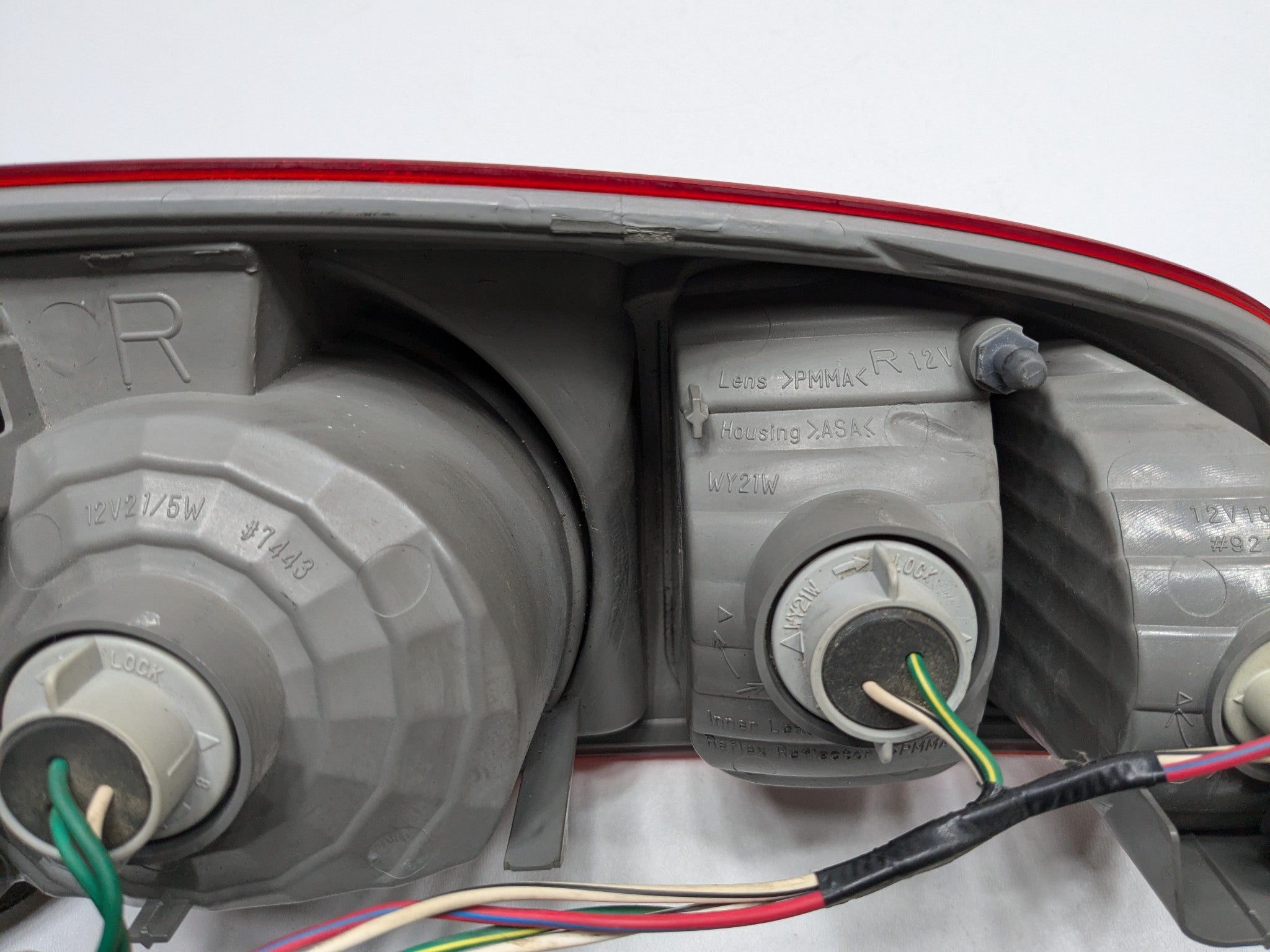 05 - 06 OEM TOYOTA TUNDRA RIGHT PASSENGER SIDE DOUBLE CAB TAIL LIGHT ASSEMBLY