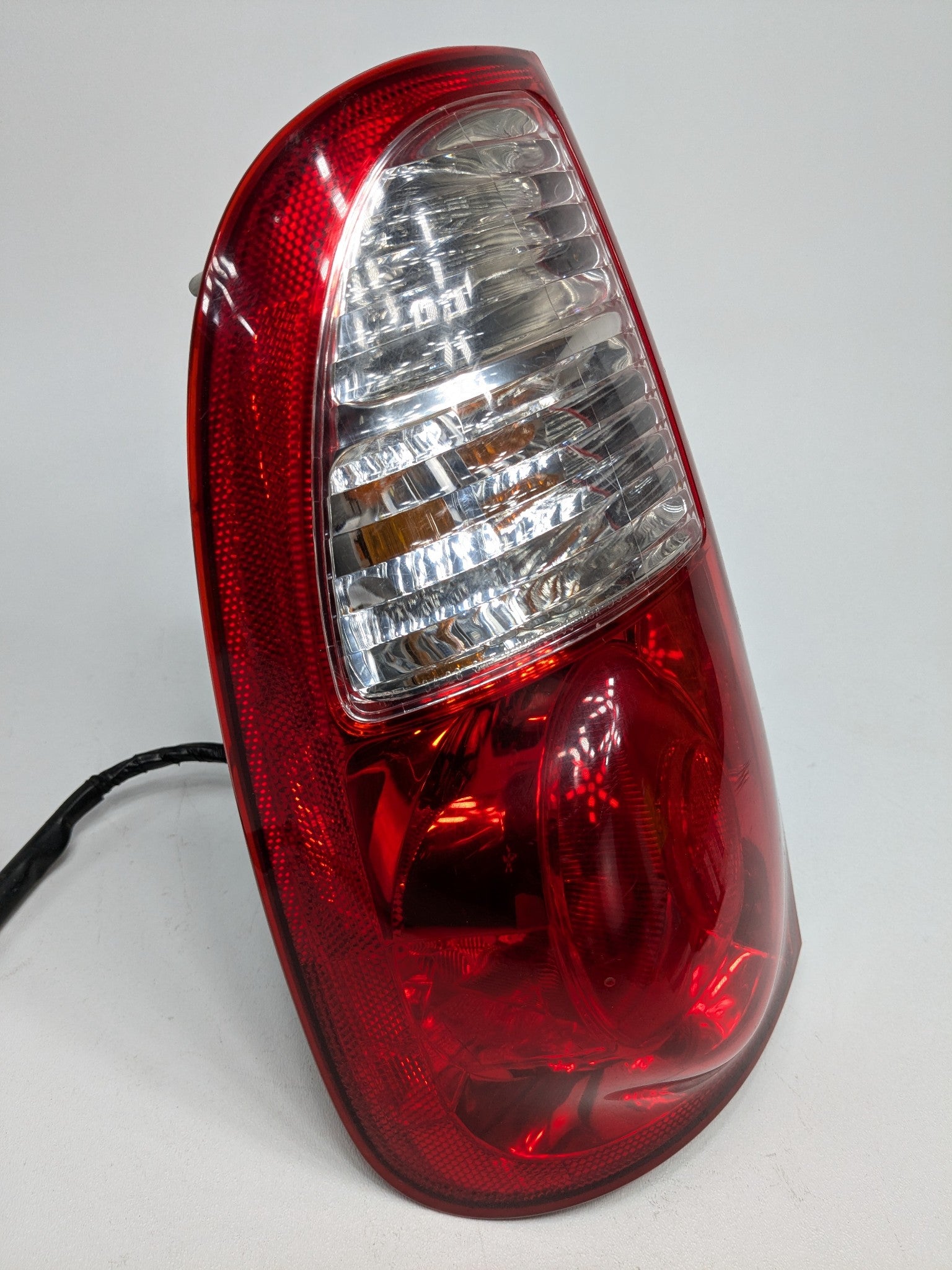 05 - 06 OEM TOYOTA TUNDRA REAR LEFT DRIVER SIDE DOUBLE CAB TAIL LIGHT ASSEMBLY