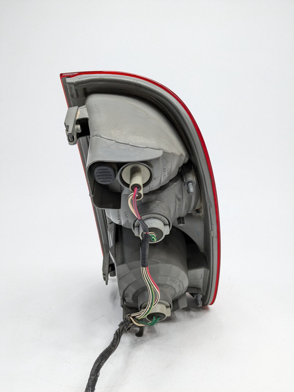 05 - 06 OEM TOYOTA TUNDRA REAR LEFT DRIVER SIDE DOUBLE CAB TAIL LIGHT ASSEMBLY