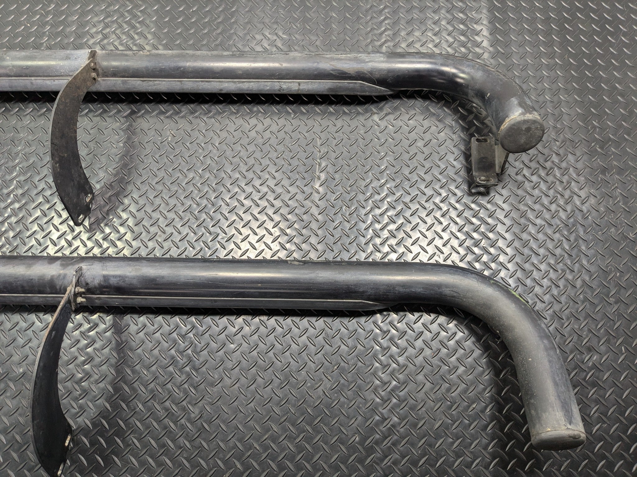 05 - 06 OEM TOYOTA TUNDRA LEFT AND RIGHT SIDE RUNNING BOARD STEP PAD ASSEMBLY