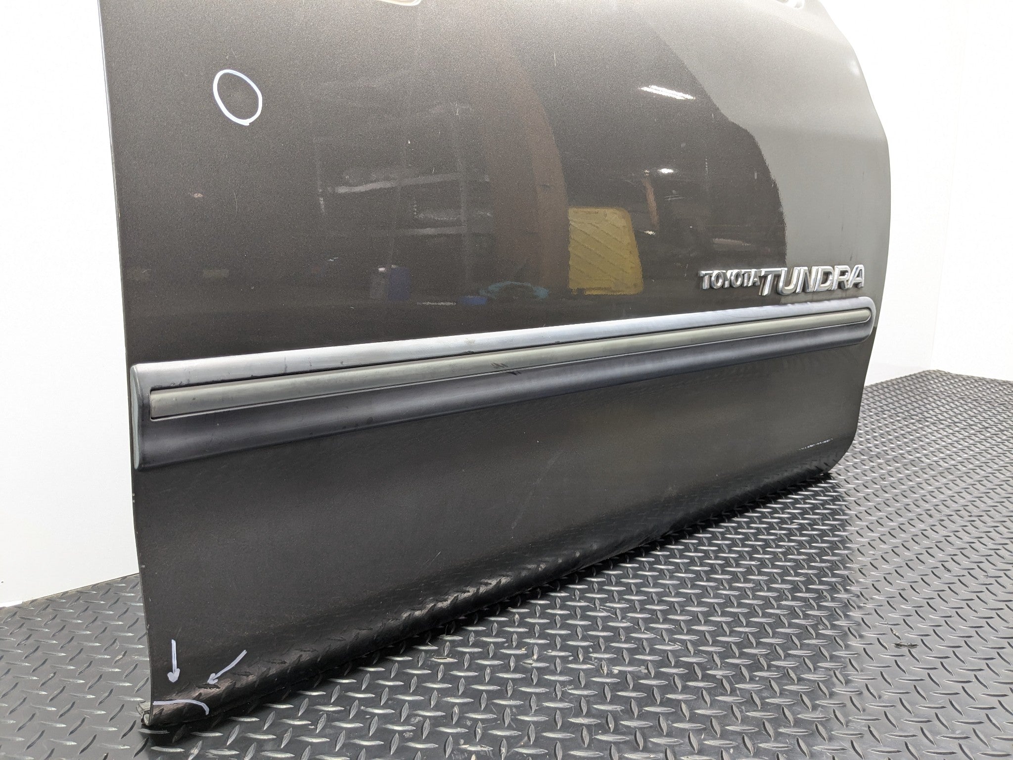 05 - 06 OEM TOYOTA TUNDRA FRONT RIGHT PASSENGER SIDE DOOR SHELL MERCURIO GREY