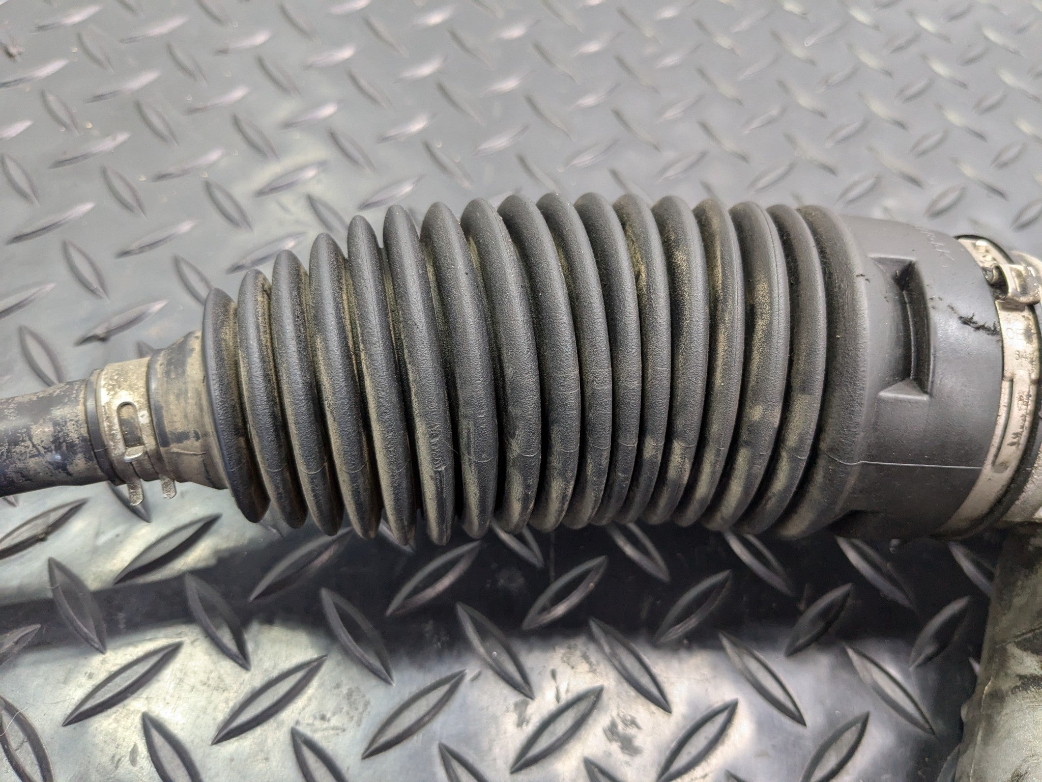2005 - 2007 OEM NISSAN ARMADA POWER STEERING GEAR RACK AND PINION ASSEMBLY