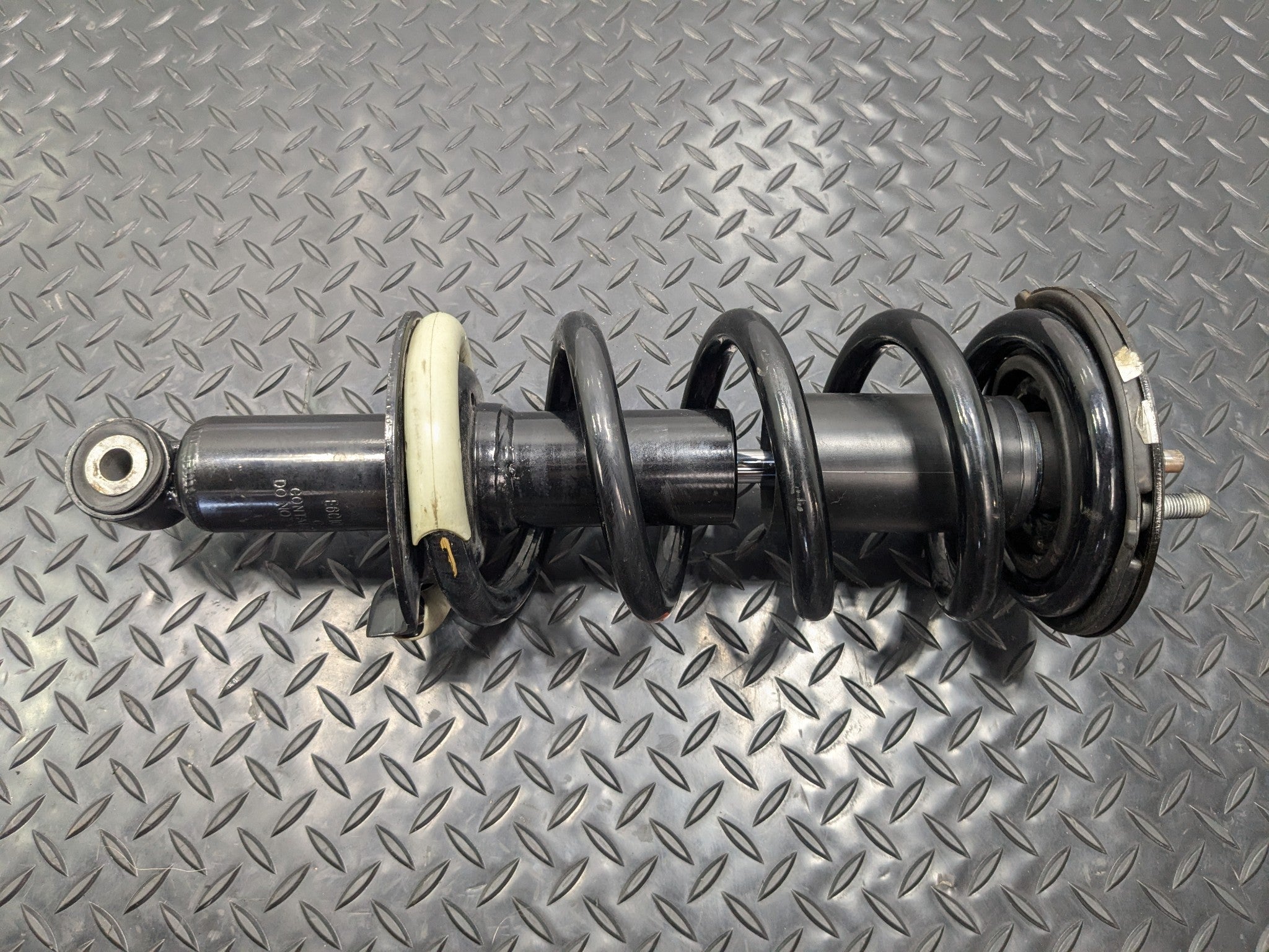 2005 - 2007 OEM NISSAN ARMADA FRONT RIGHT PASSENGER SIDE STRUT ASSEMBLY