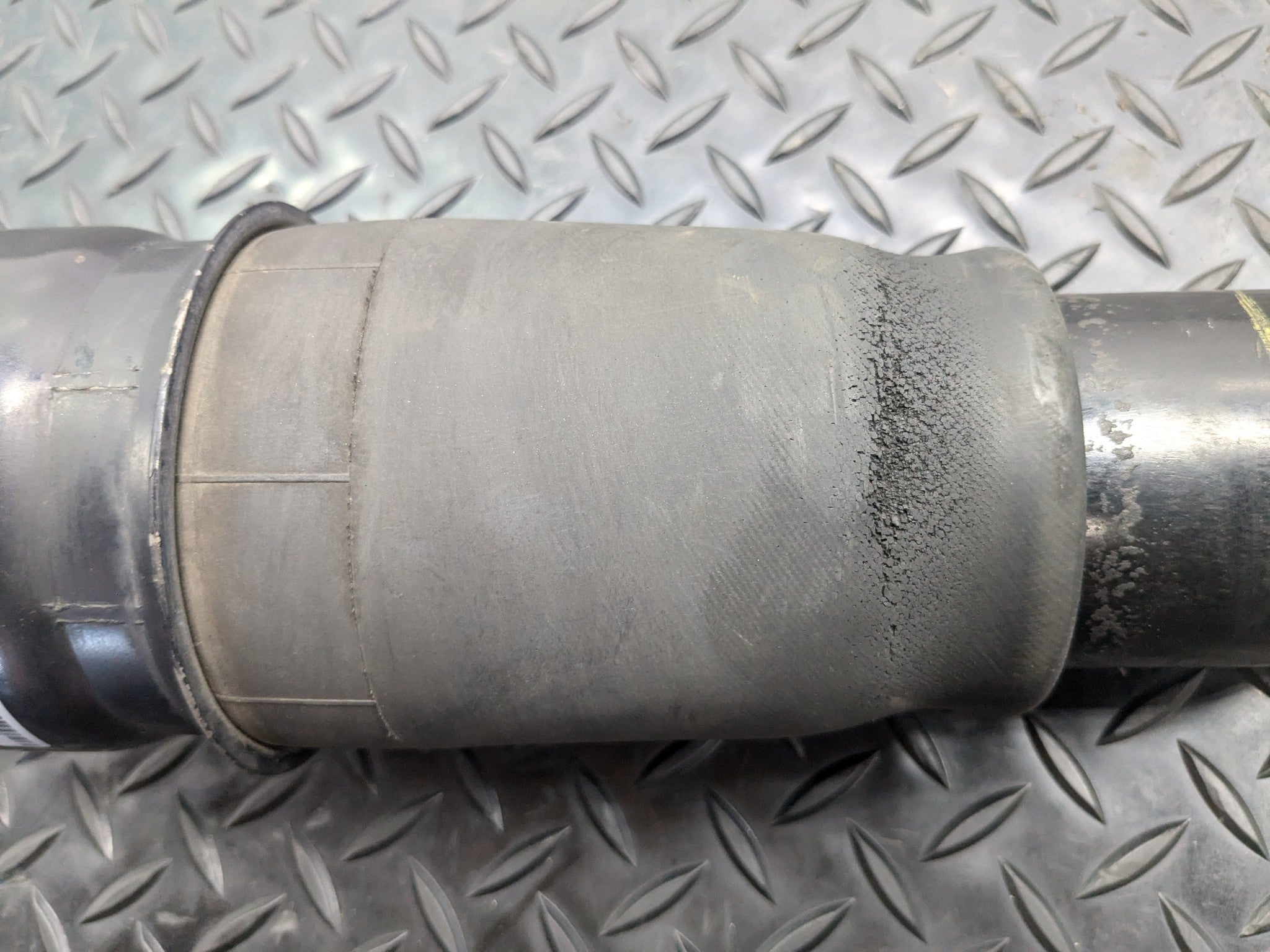 2005 - 2007 OEM NISSAN ARMADA REAR LEFT DRIVER SIDE SHOCK STRUT ASSEEMBLY