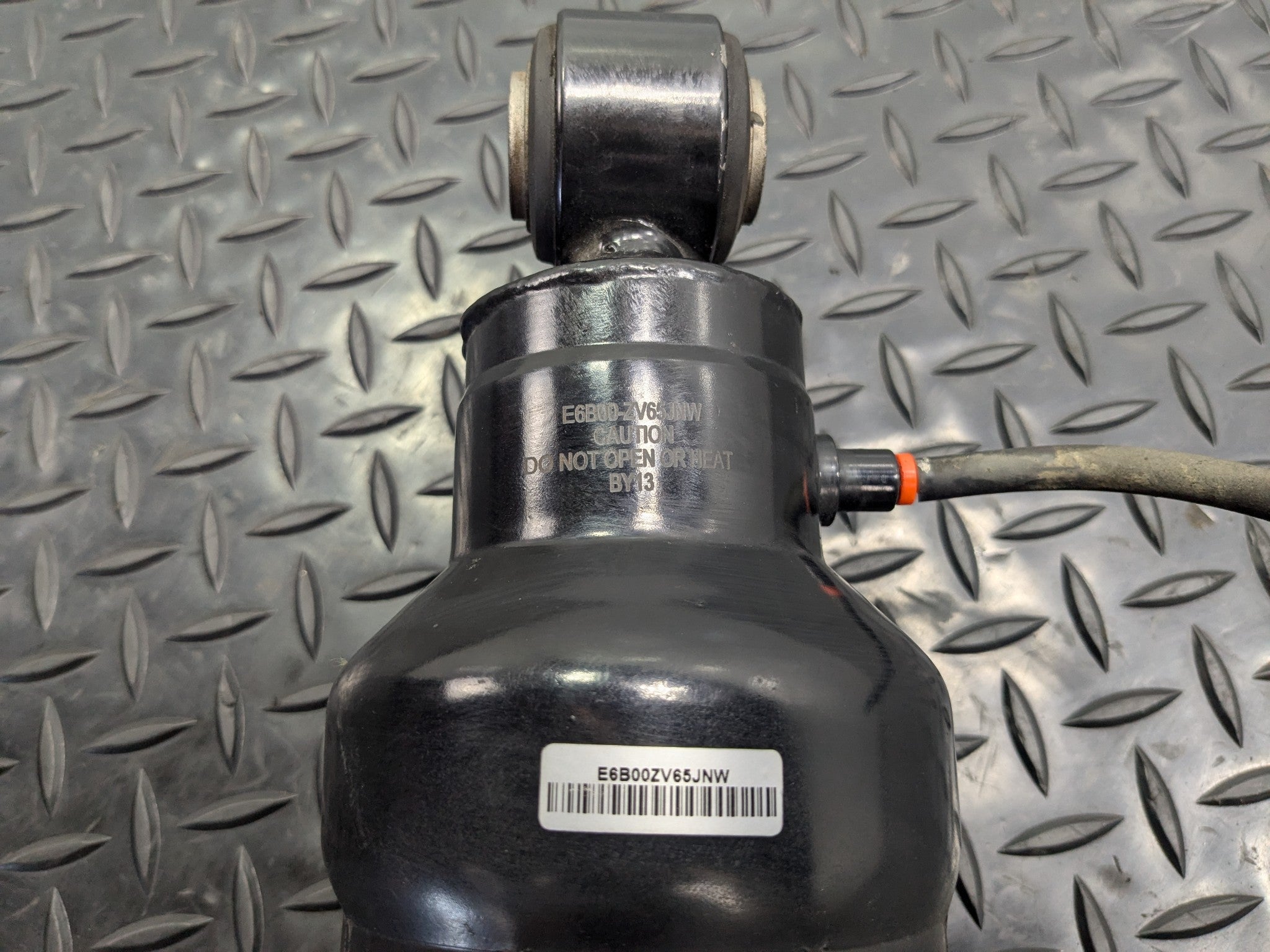 2005 - 2007 OEM NISSAN ARMADA REAR LEFT DRIVER SIDE SHOCK STRUT ASSEEMBLY