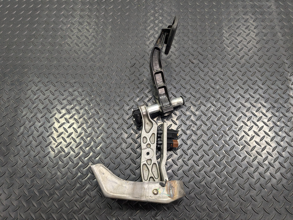 2005 - 2007 OEM NISSAN ARMADA FOOT BRAKE STOP PEDAL WITH BRACKET ASSEMBLY