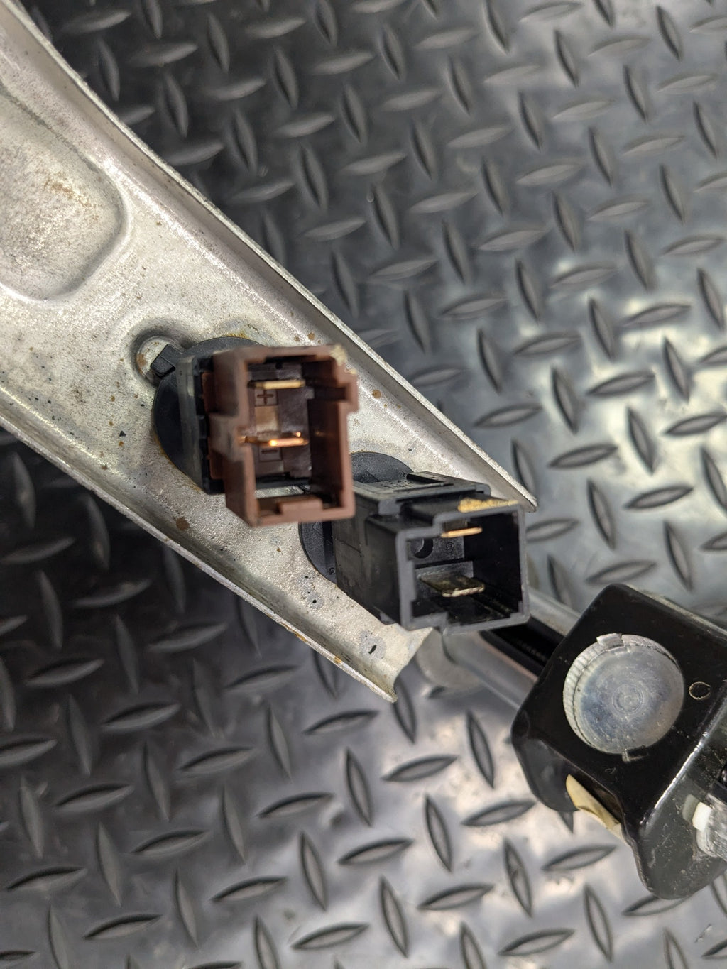 2005 - 2007 OEM NISSAN ARMADA FOOT BRAKE STOP PEDAL WITH BRACKET ASSEMBLY