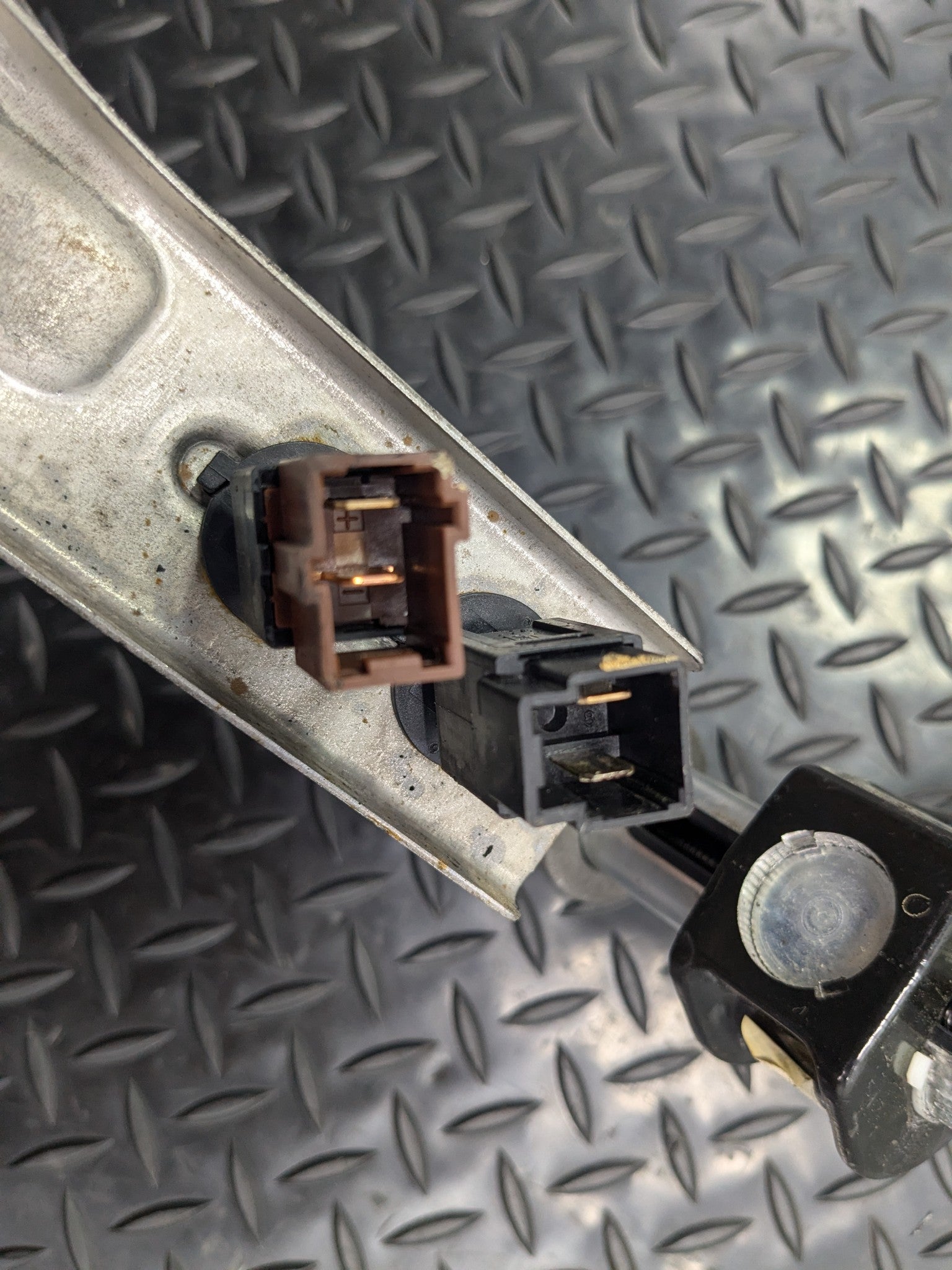 2005 - 2007 OEM NISSAN ARMADA FOOT BRAKE STOP PEDAL WITH BRACKET ASSEMBLY