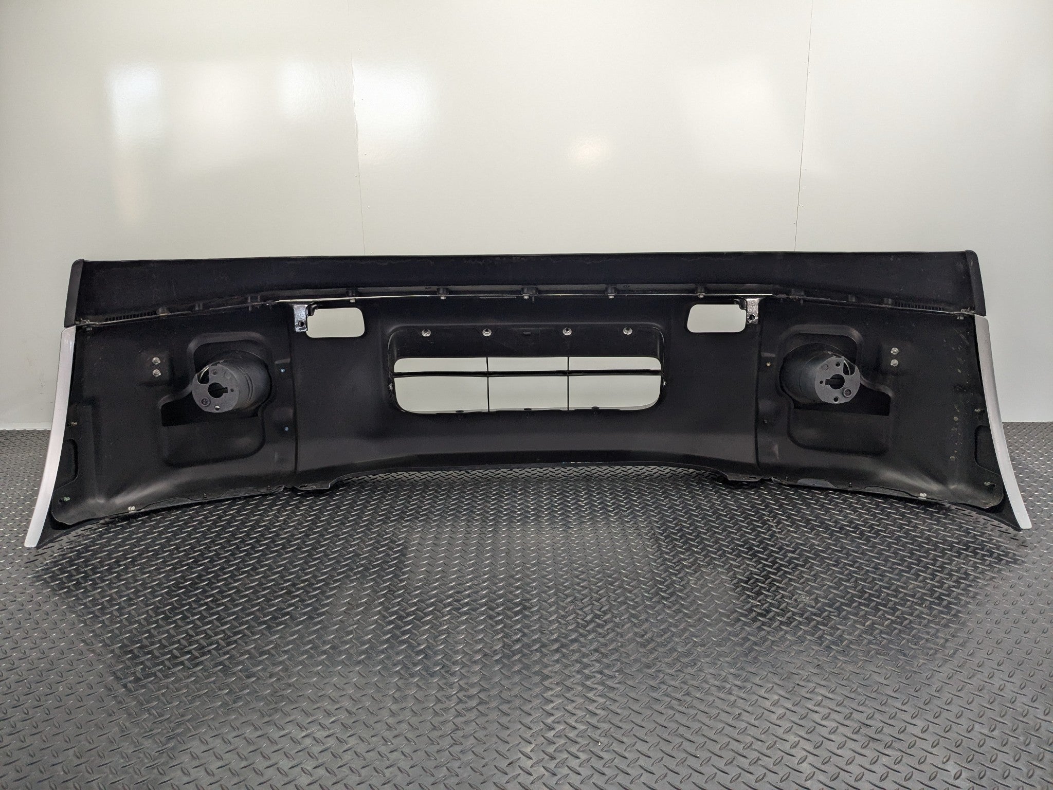 2005 - 2007 OEM NISSAN ARMADA FRONT BUMPER COVER ASSEMBLY