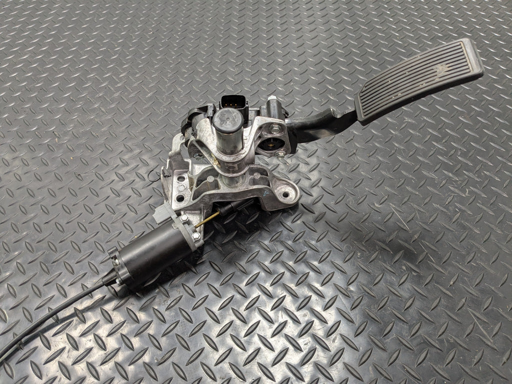 2005 - 2007 OEM NISSAN ARMADA GAS ACCELERATOR FOOT PEDAL LEVER MODULE SENSOR
