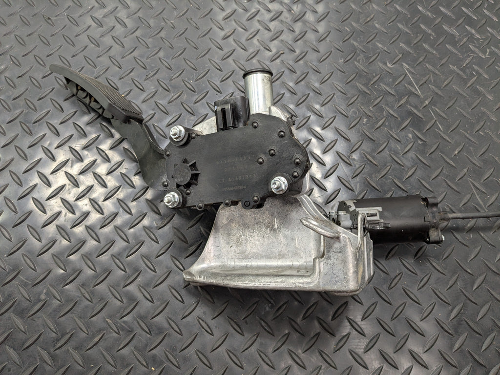 2005 - 2007 OEM NISSAN ARMADA GAS ACCELERATOR FOOT PEDAL LEVER MODULE SENSOR