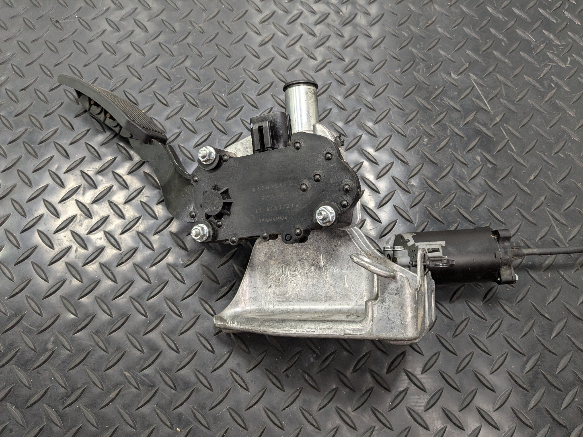 2005 - 2007 OEM NISSAN ARMADA GAS ACCELERATOR FOOT PEDAL LEVER MODULE SENSOR