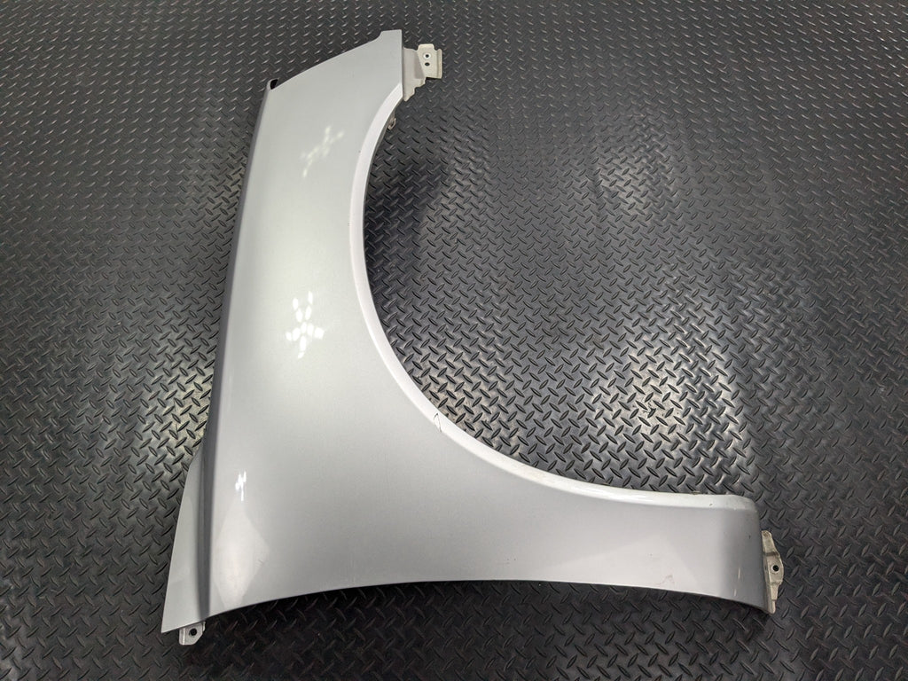 05 - 07 OEM NISSAN ARMADA FRONT RIGHT PASSENGER SIDE FENDER COVER PANEL ASSEMBLY