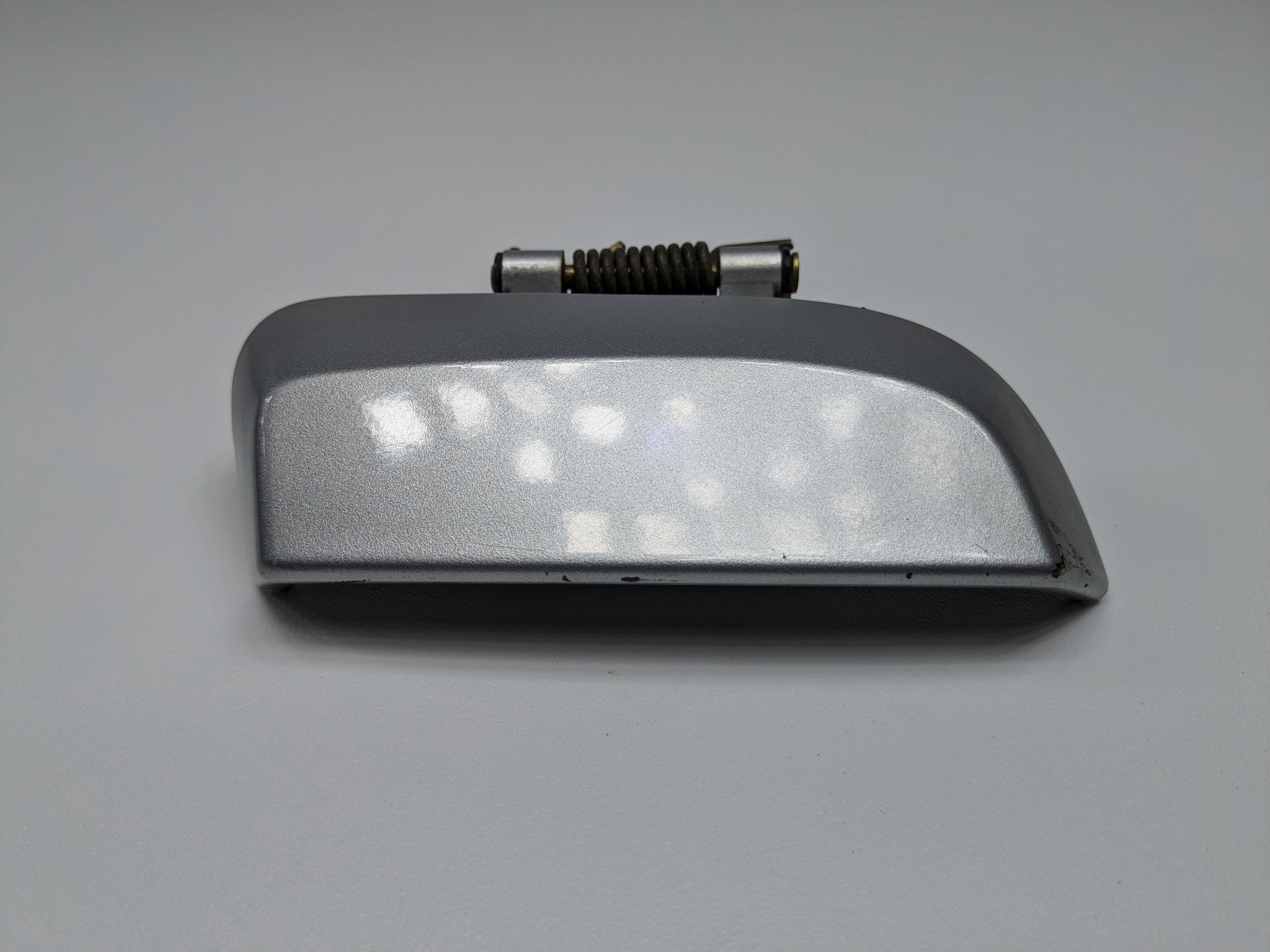 05 - 07 OEM NISSAN ARMADA REAR LEFT DRIVER SIDE EXTERIOR DOOR HANDLE LIGHT GRAY