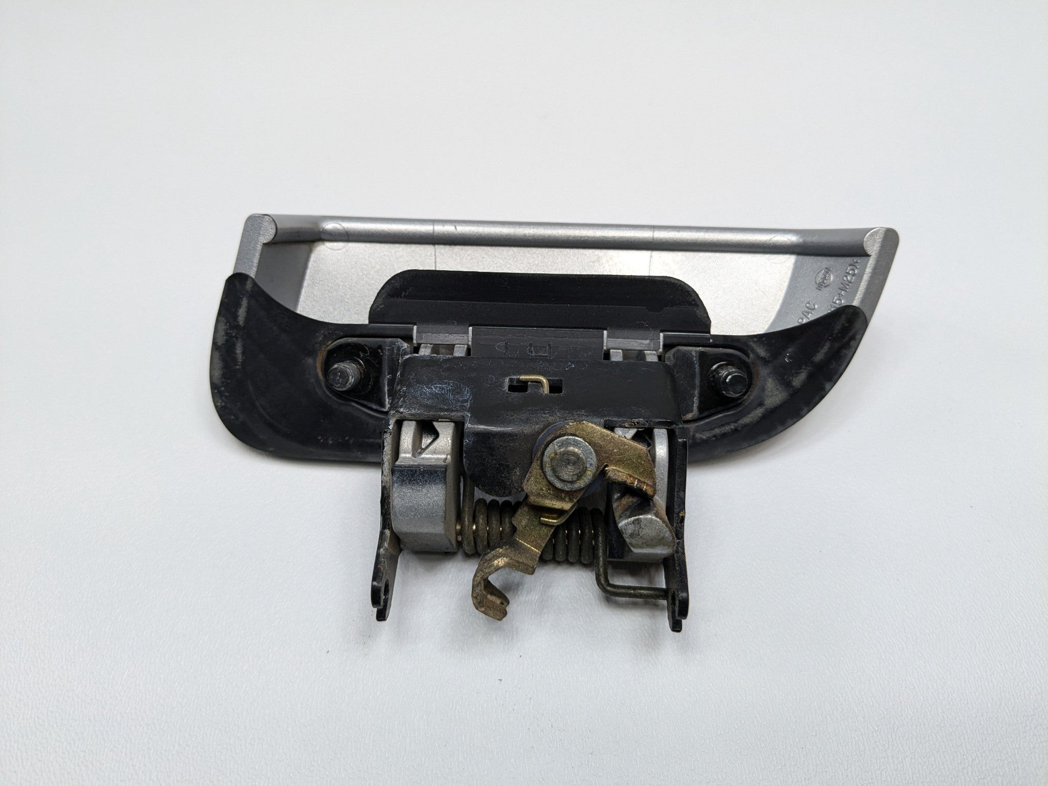 05 - 07 OEM NISSAN ARMADA REAR LEFT DRIVER SIDE EXTERIOR DOOR HANDLE LIGHT GRAY