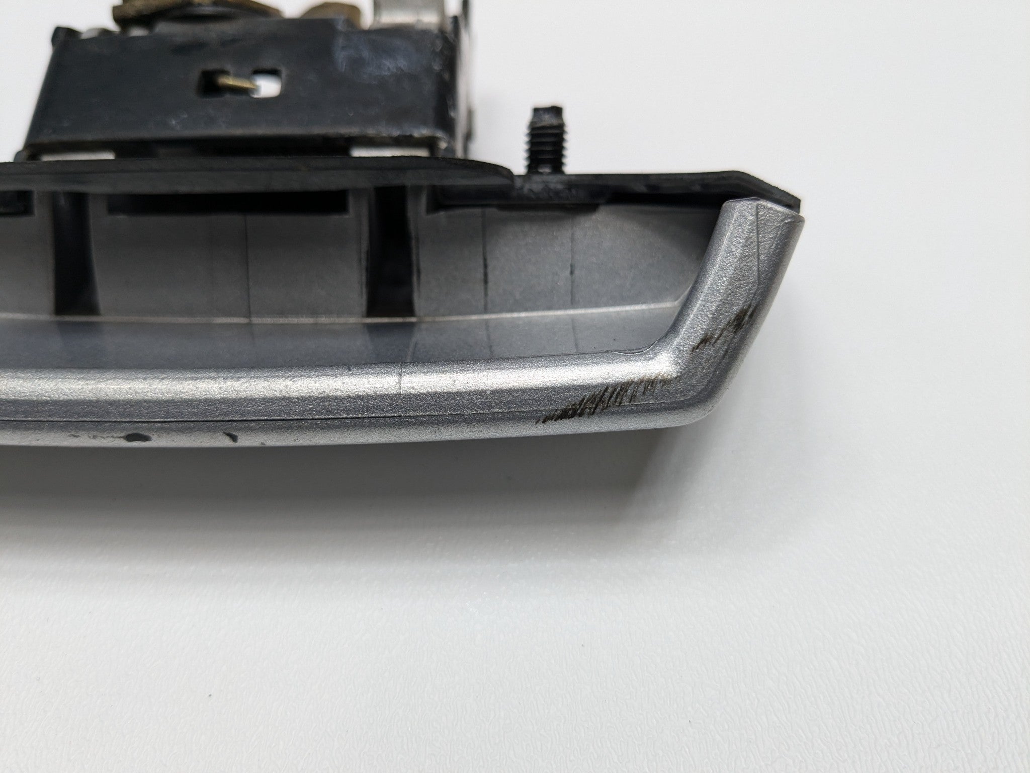 05 - 07 OEM NISSAN ARMADA REAR LEFT DRIVER SIDE EXTERIOR DOOR HANDLE LIGHT GRAY